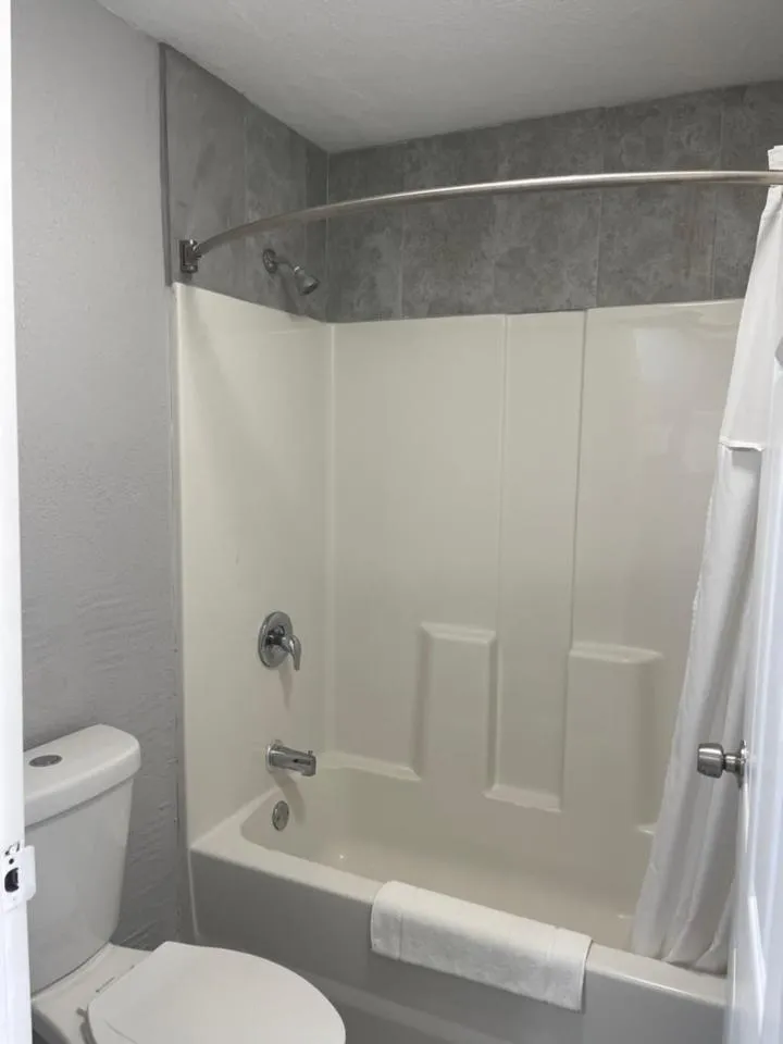 Bathroom in Scottish Inn Savannah