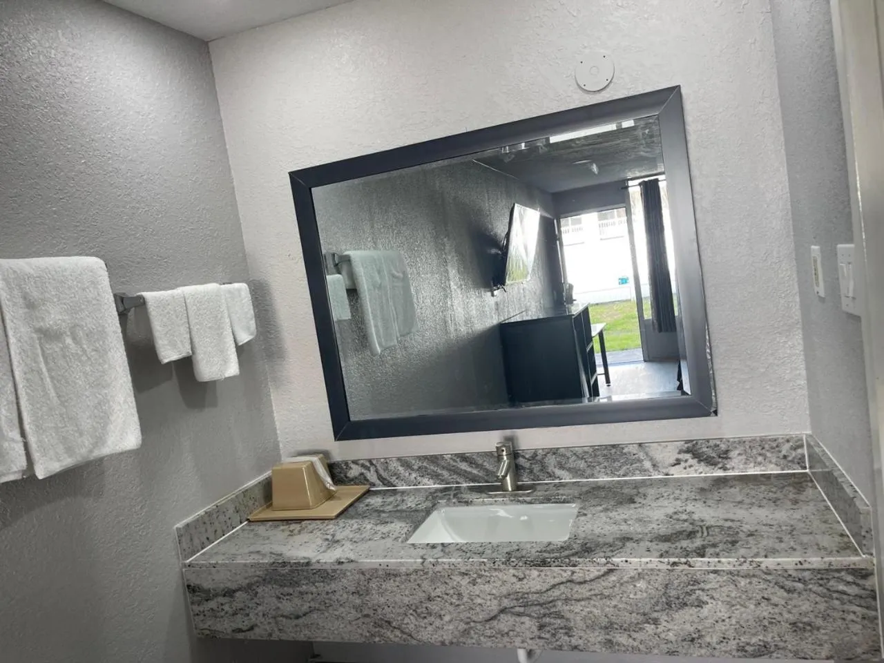 Bathroom in Scottish Inn Savannah