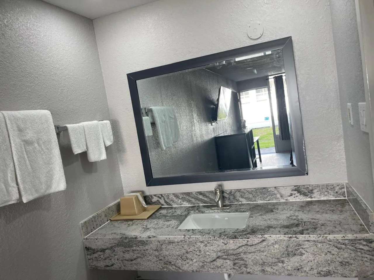 Bathroom in Scottish Inn Savannah