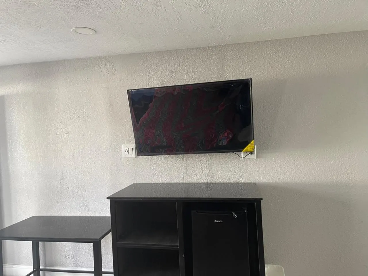 TV and multimedia, TV/Entertainment Center in Scottish Inn Savannah