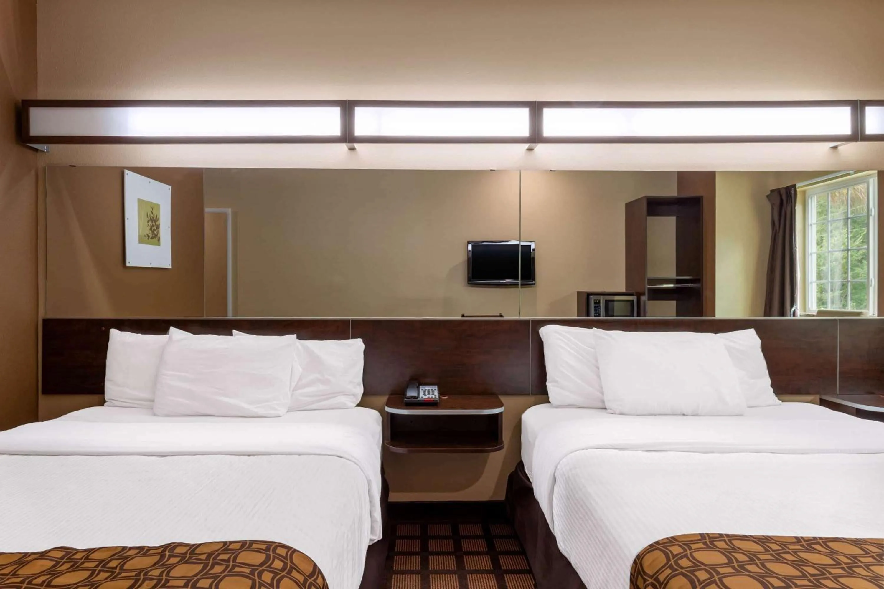 Photo of the whole room, Bed in Microtel Inn & Suites by Wyndham Columbia