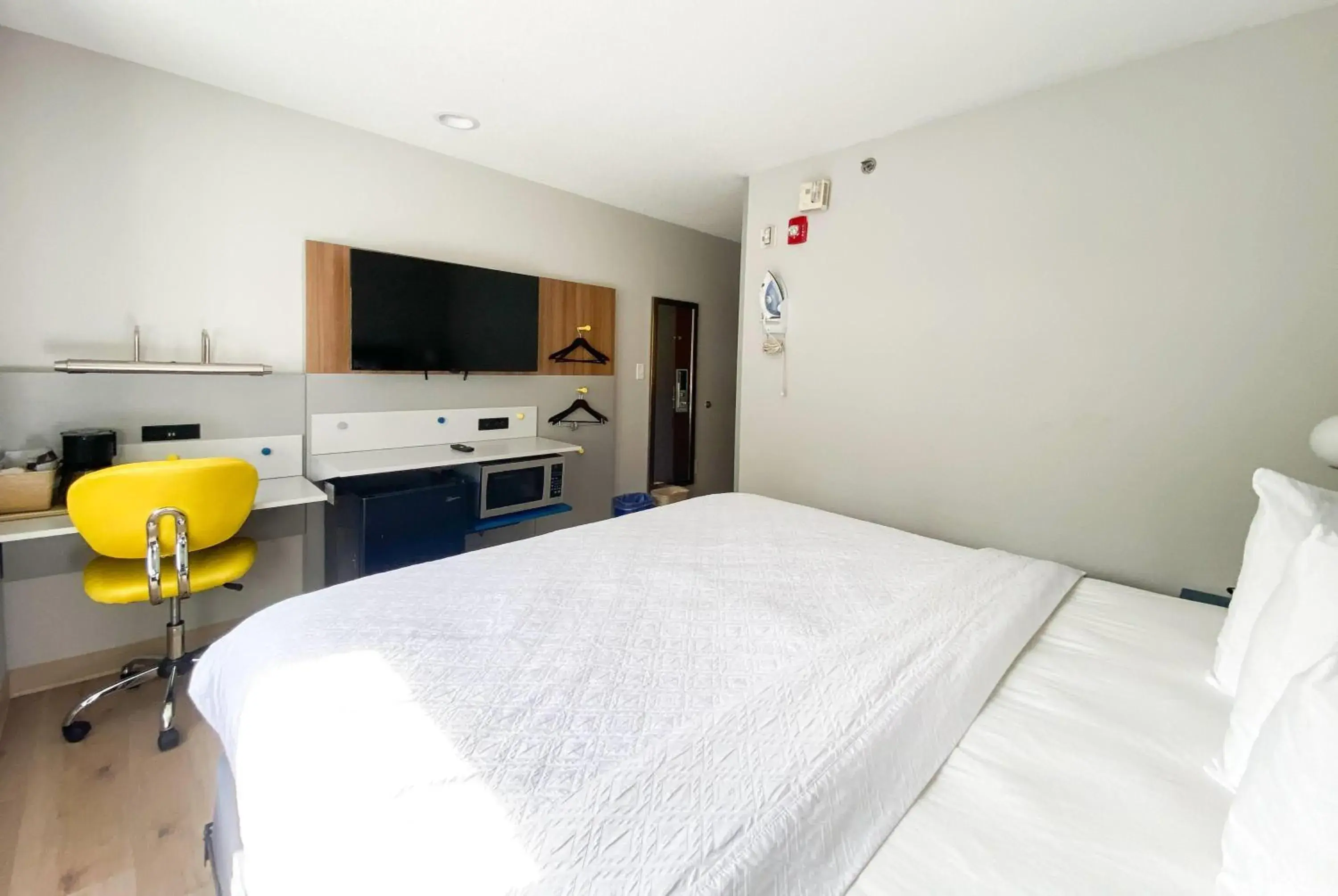 Queen Room - Disability Access - Non-Smoking in Microtel Inn & Suites by Wyndham Columbia Queen Room - Disability Access - Non-Smoking in Microtel Inn & Suites by Wyndham Columbia