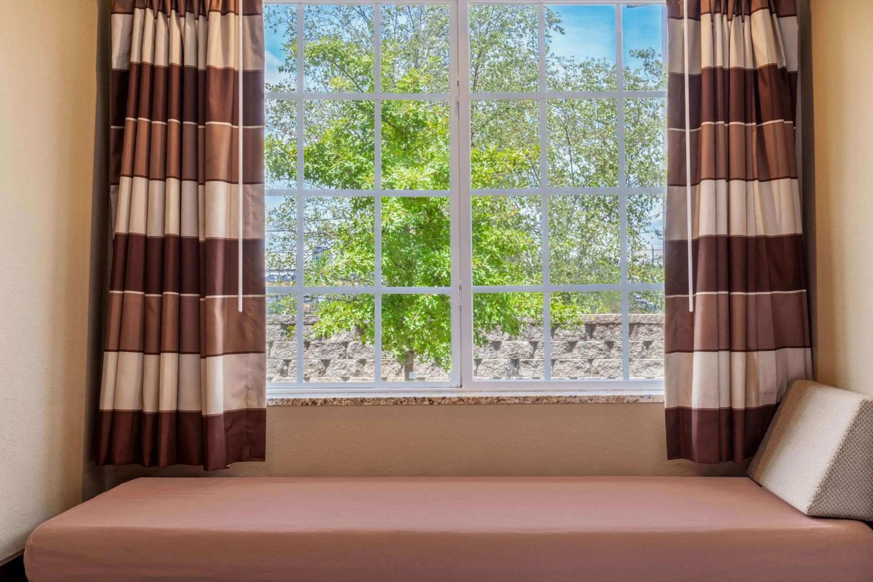 Photo of the whole room, Bed in Microtel Inn & Suites by Wyndham Columbia