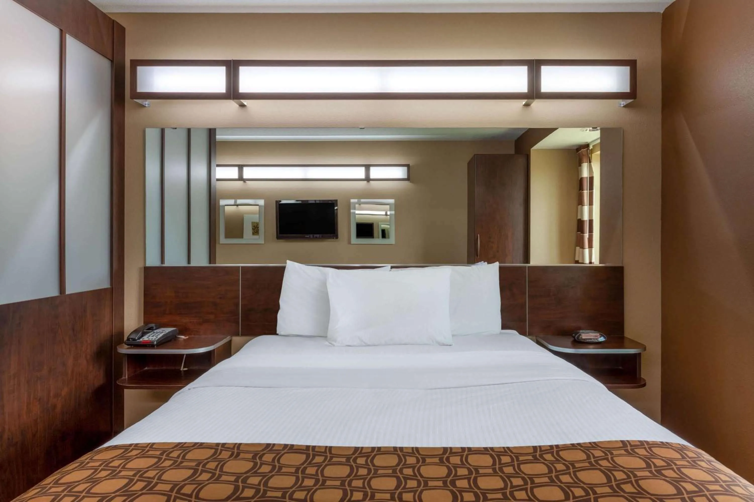 Photo of the whole room, Bed in Microtel Inn & Suites by Wyndham Columbia