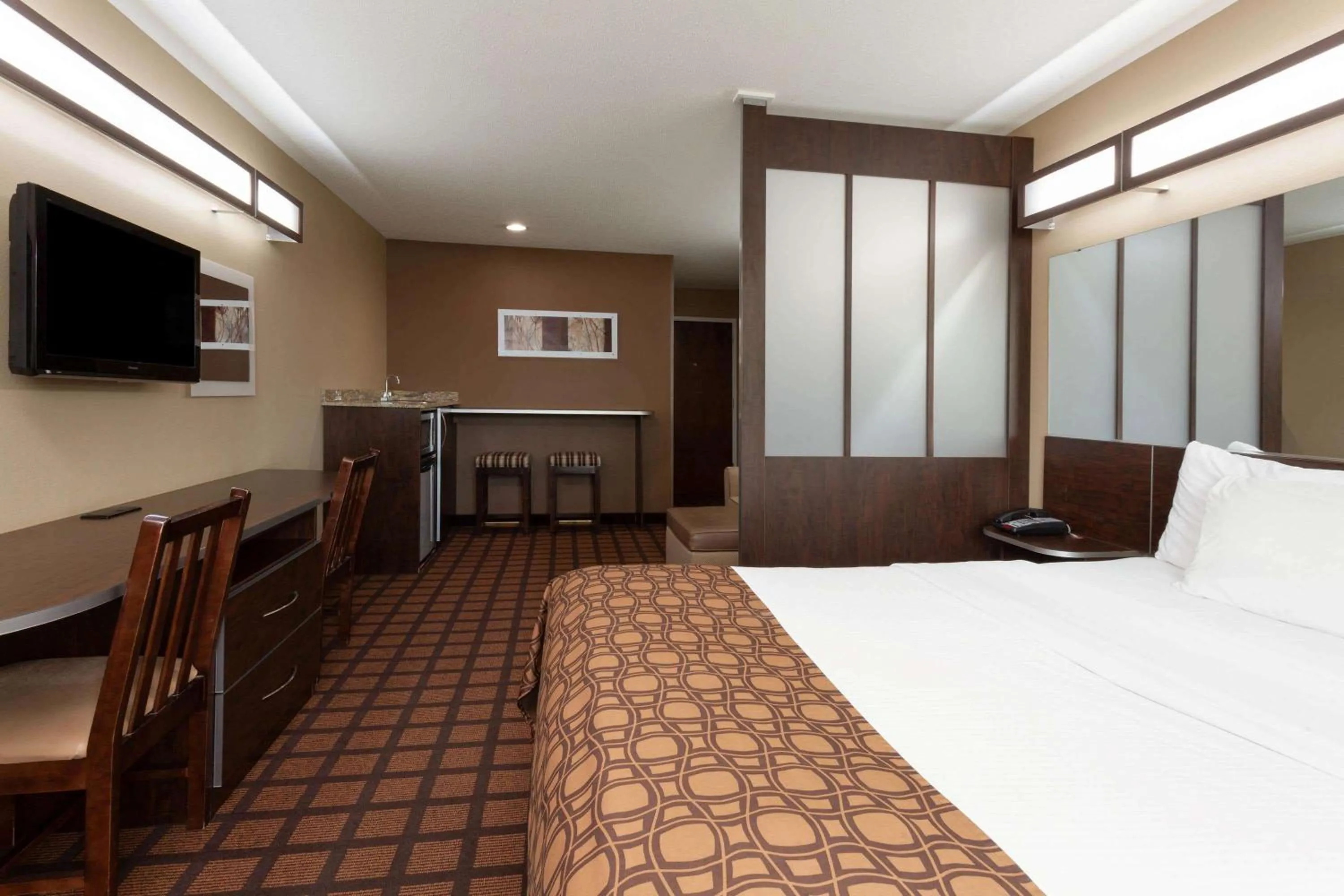 Photo of the whole room, Bed in Microtel Inn & Suites by Wyndham Columbia