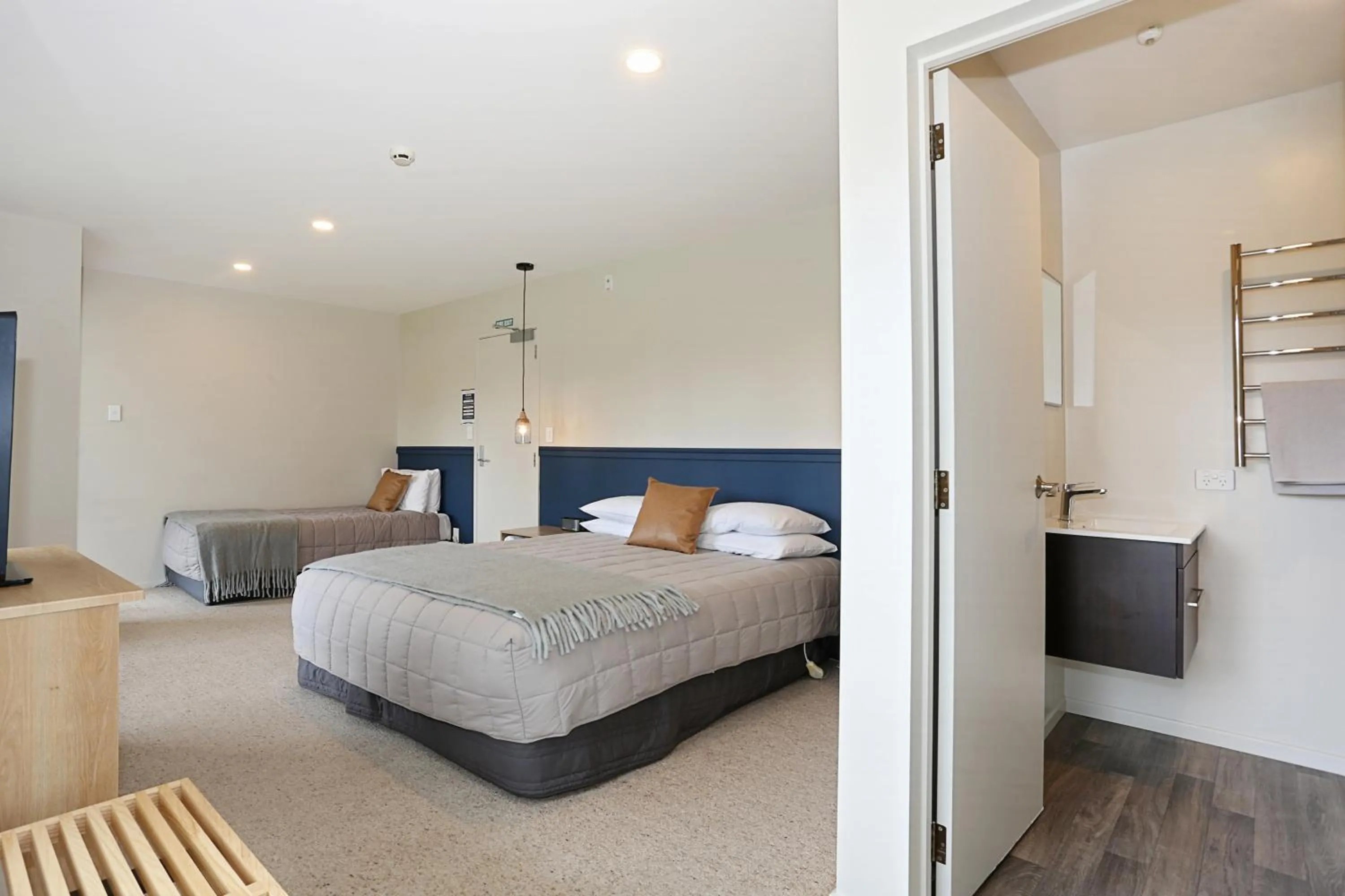 Bathroom, Bed in Shakespeare House