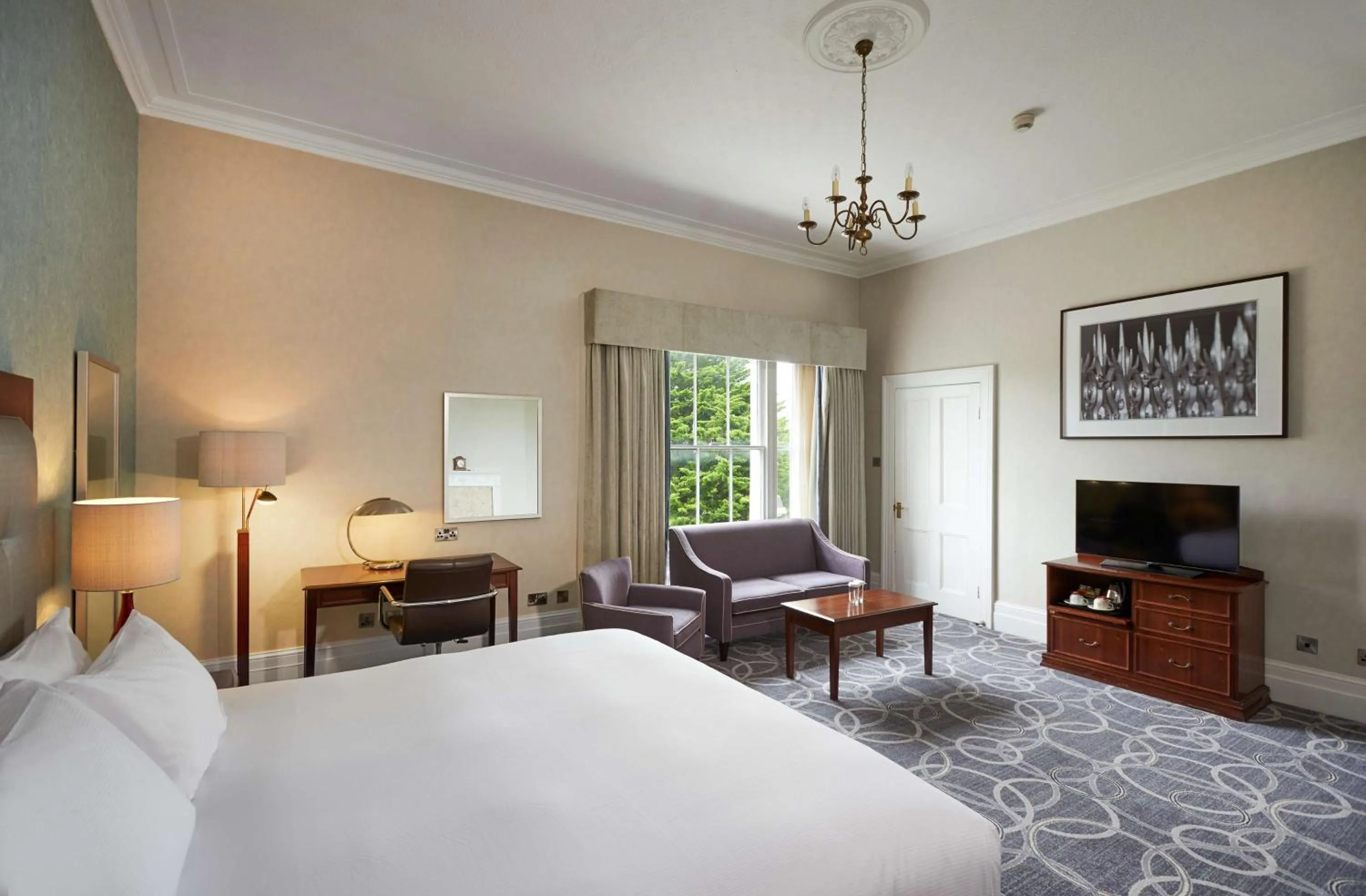 Bedroom, Bed in Hilton Puckrup Hall Hotel & Golf Club, Tewkesbury