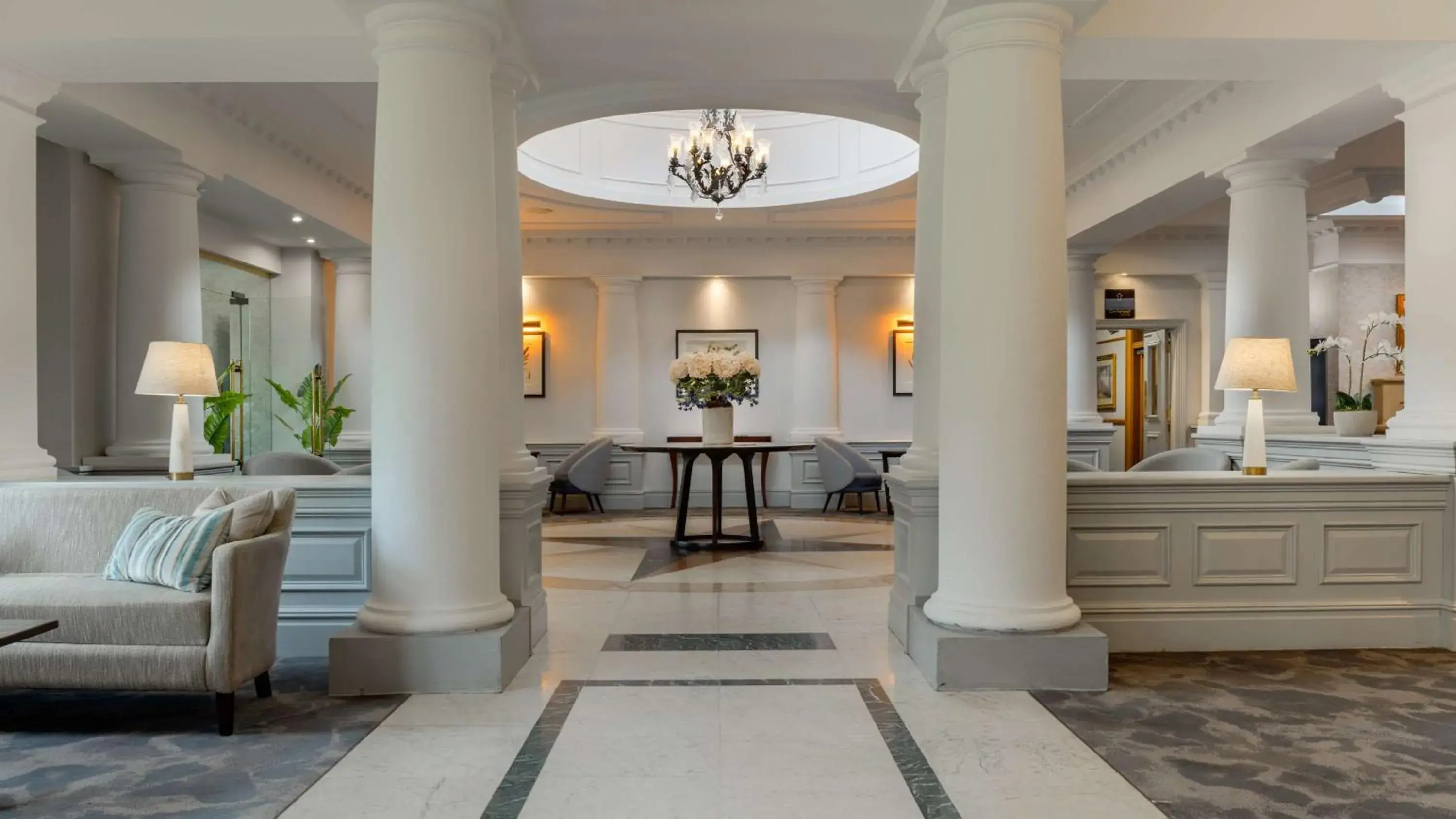 Lobby or reception in Hilton Puckrup Hall Hotel & Golf Club, Tewkesbury Lobby or reception in Hilton Puckrup Hall Hotel & Golf Club, Tewkesbury