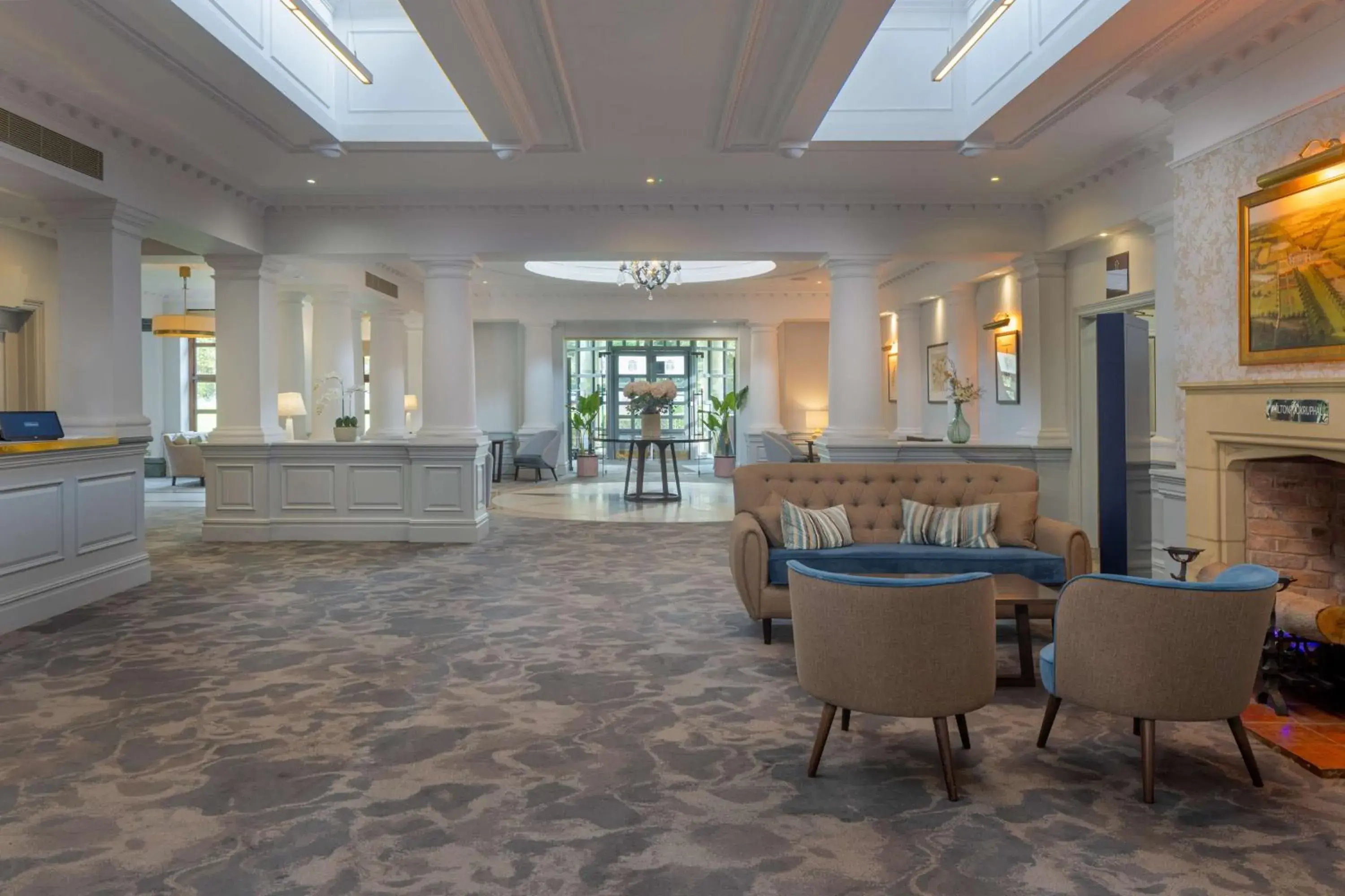 Lobby or reception in Hilton Puckrup Hall Hotel & Golf Club, Tewkesbury Lobby or reception in Hilton Puckrup Hall Hotel & Golf Club, Tewkesbury