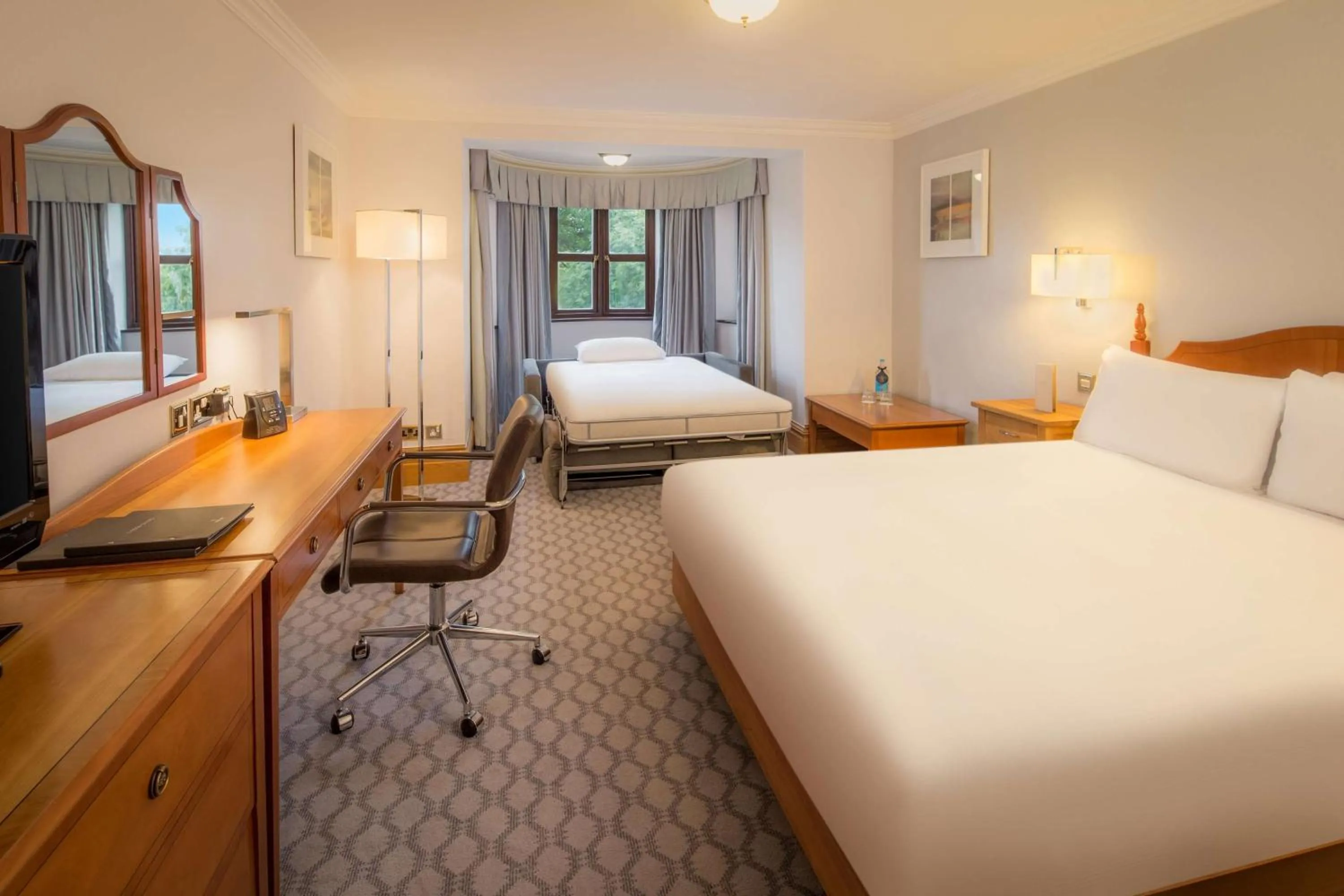 Bed in Hilton Puckrup Hall Hotel & Golf Club, Tewkesbury