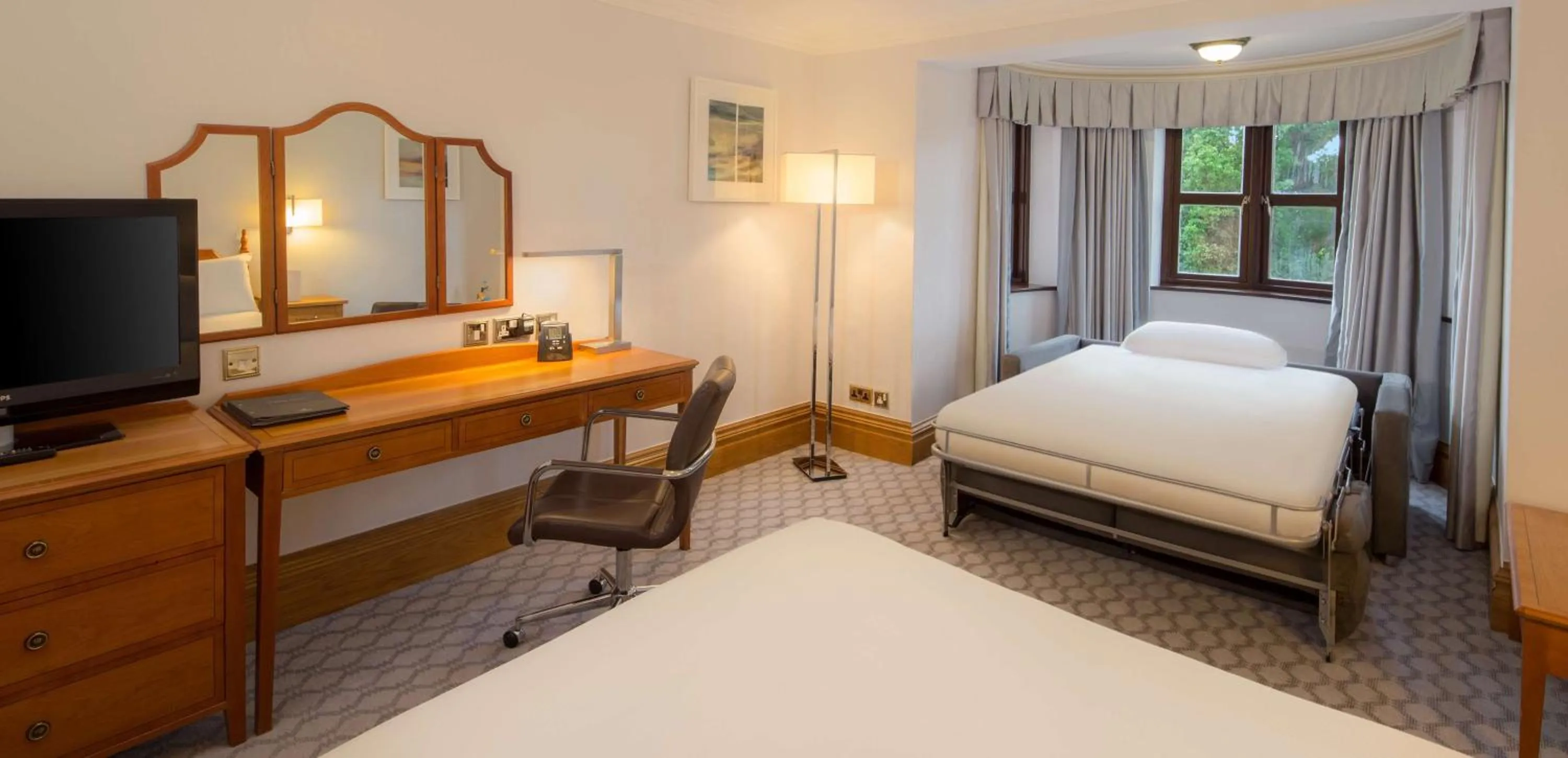 Bed in Hilton Puckrup Hall Hotel & Golf Club, Tewkesbury