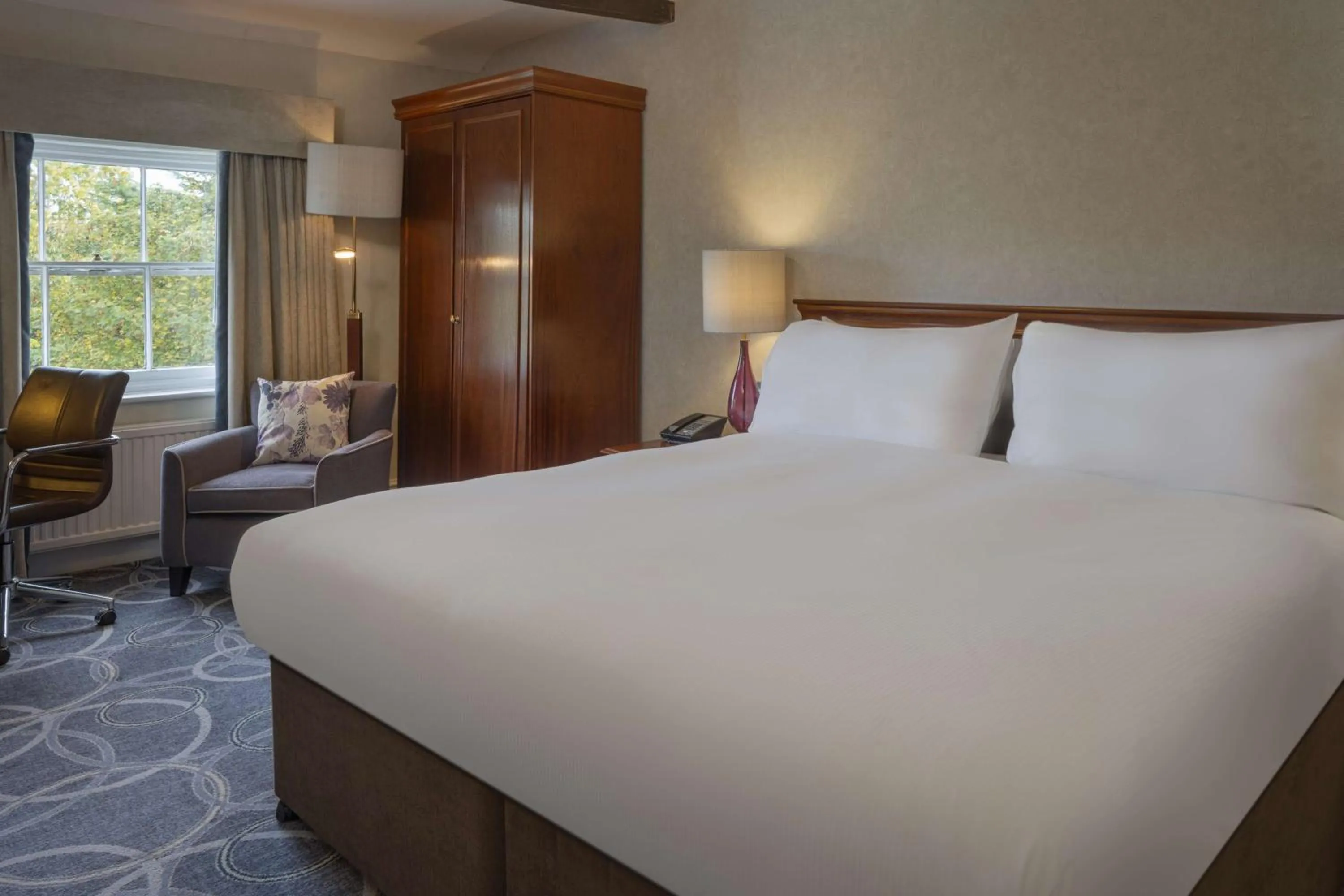 Bed in Hilton Puckrup Hall Hotel & Golf Club, Tewkesbury