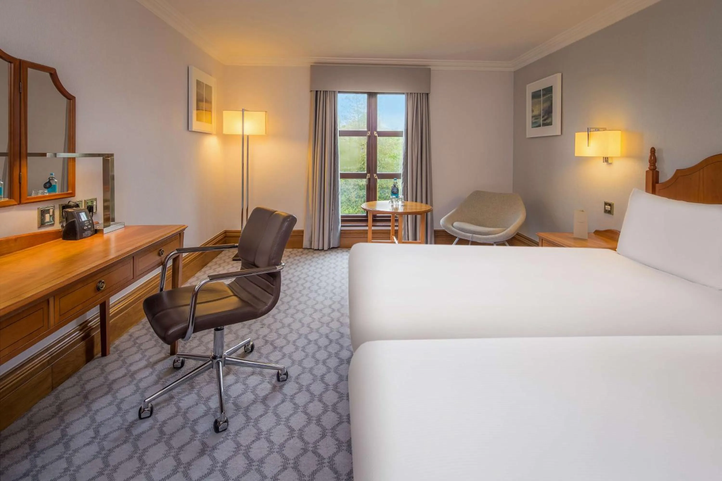 Bedroom, Bed in Hilton Puckrup Hall Hotel & Golf Club, Tewkesbury