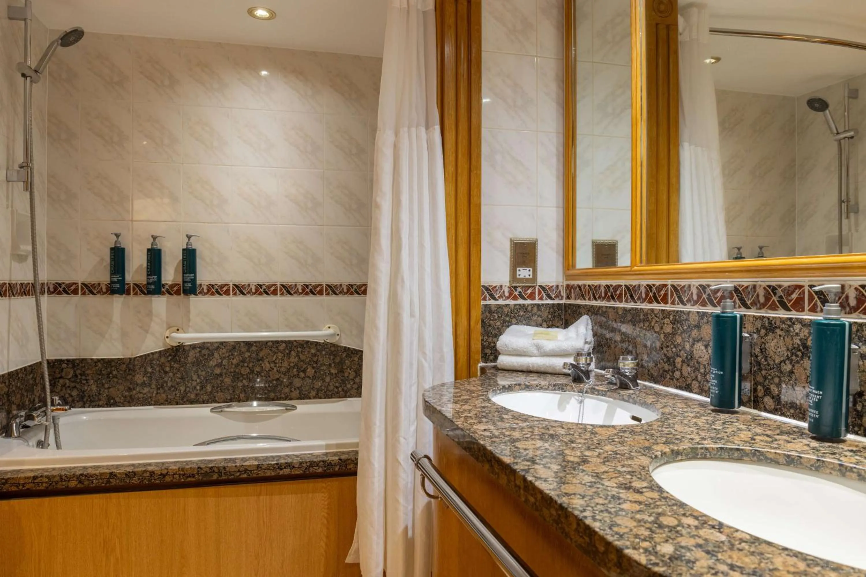 Bathroom in Hilton Puckrup Hall Hotel & Golf Club, Tewkesbury