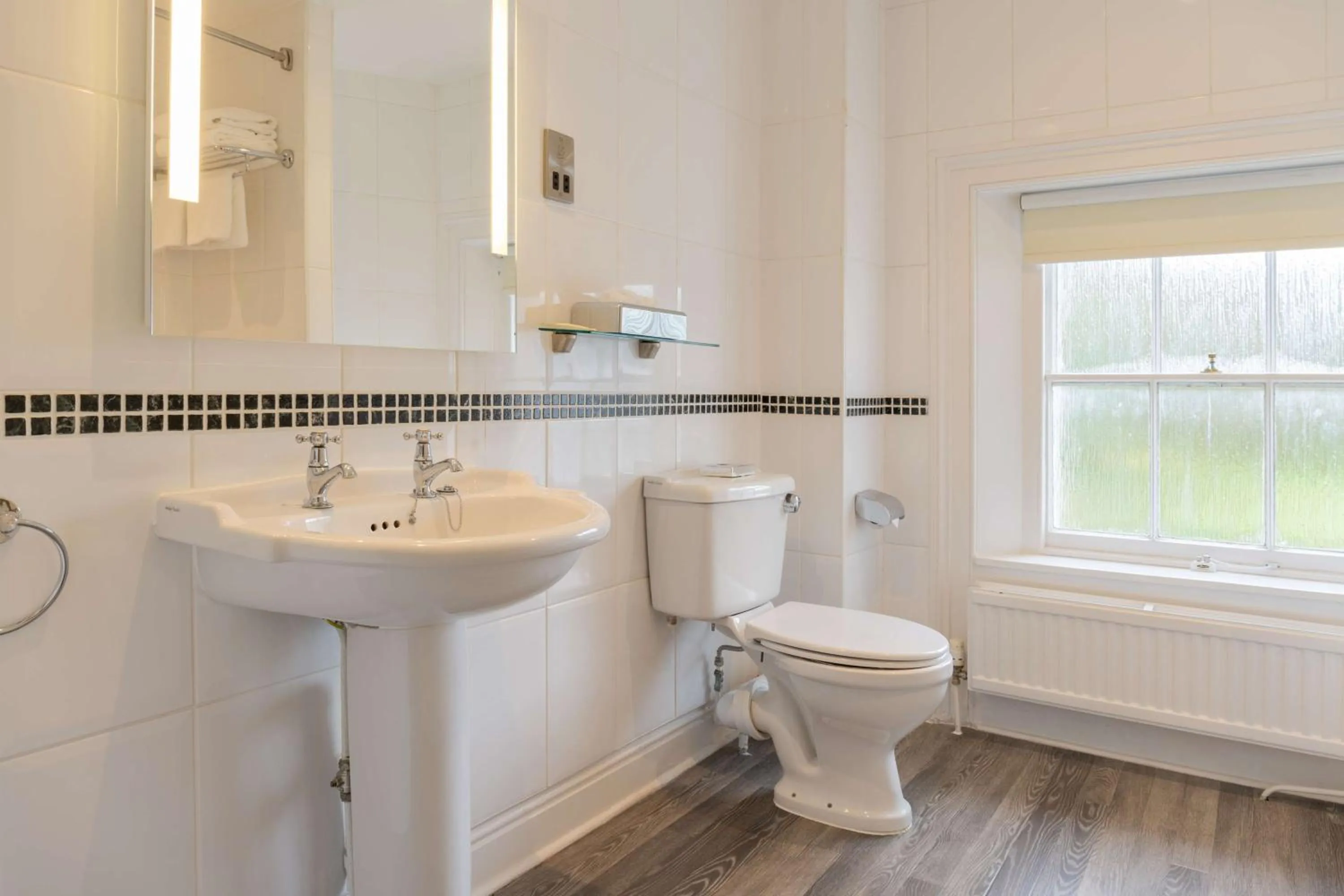 Bathroom in Hilton Puckrup Hall Hotel & Golf Club, Tewkesbury