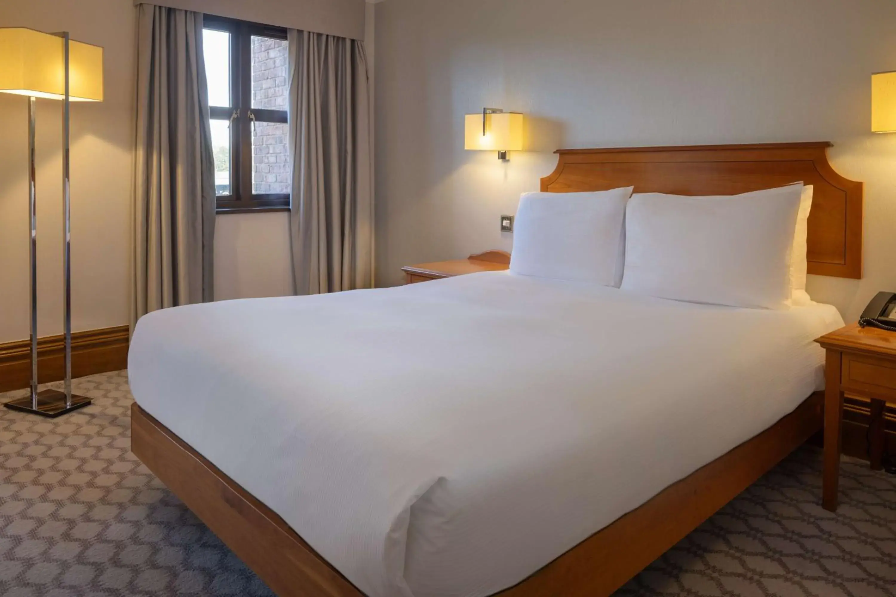 Queen Room with Balcony in Hilton Puckrup Hall Hotel & Golf Club, Tewkesbury Queen Room with Balcony in Hilton Puckrup Hall Hotel & Golf Club, Tewkesbury