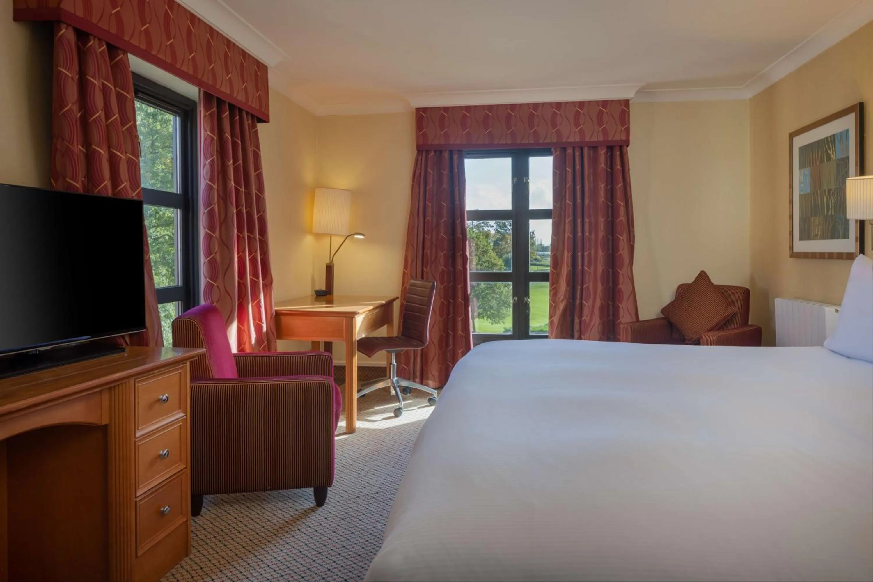 Bed in Hilton Puckrup Hall Hotel & Golf Club, Tewkesbury
