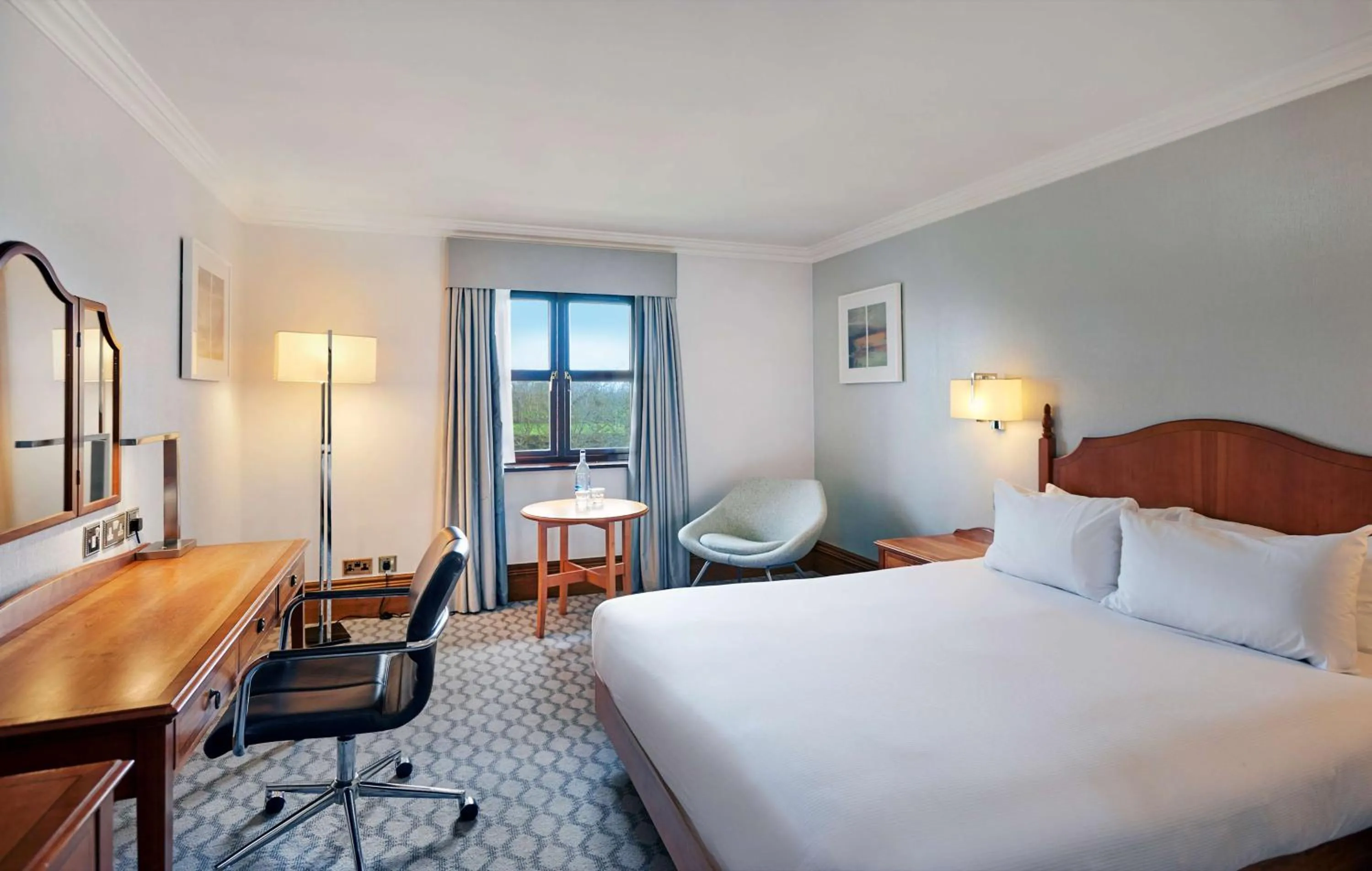 Bed in Hilton Puckrup Hall Hotel & Golf Club, Tewkesbury