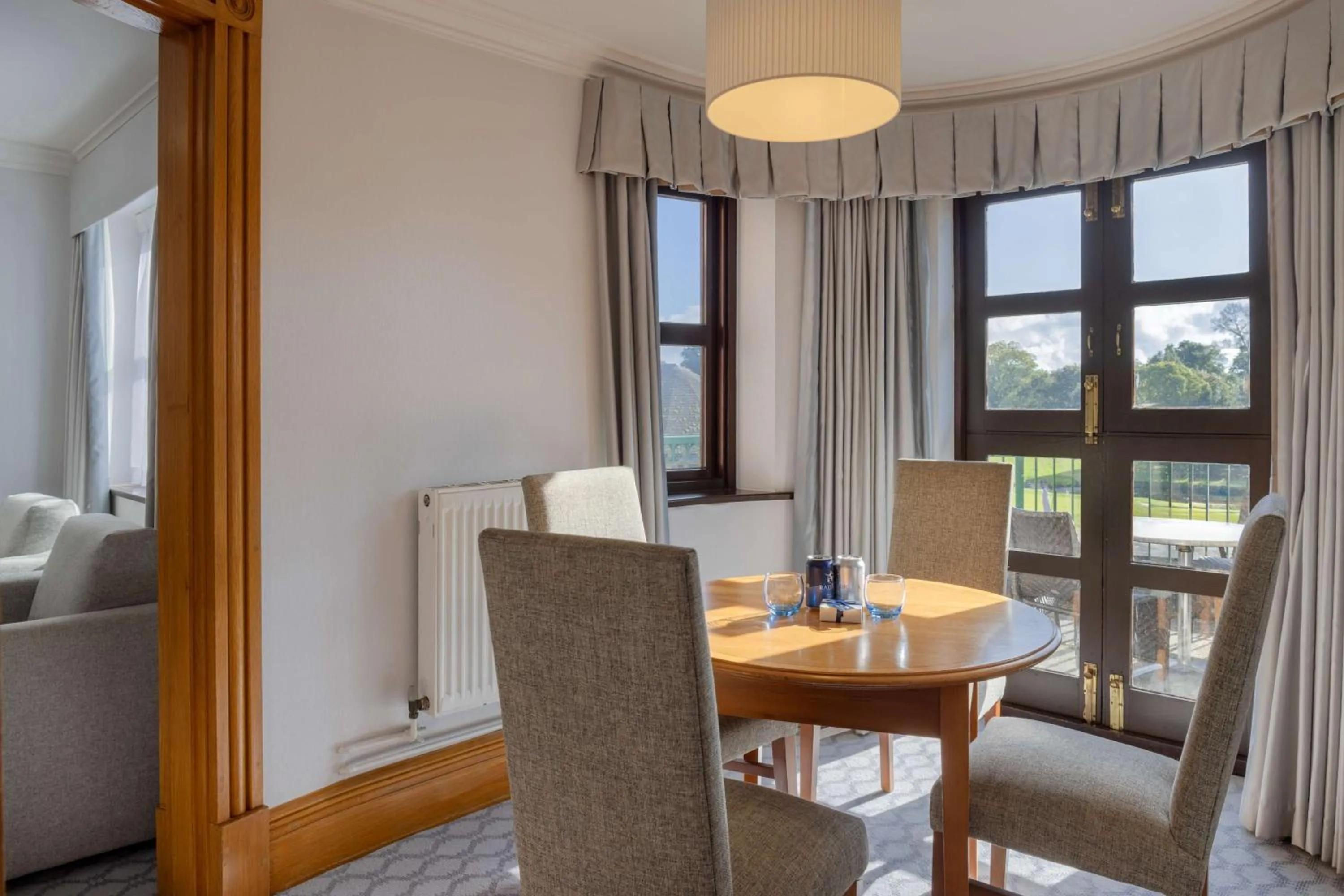 Living room in Hilton Puckrup Hall Hotel & Golf Club, Tewkesbury
