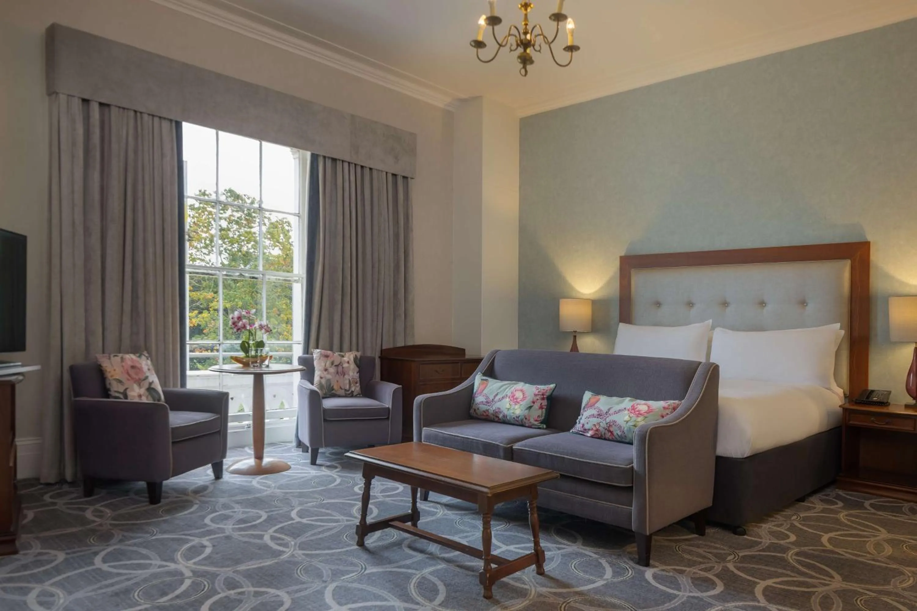 Bedroom, Bed in Hilton Puckrup Hall Hotel & Golf Club, Tewkesbury