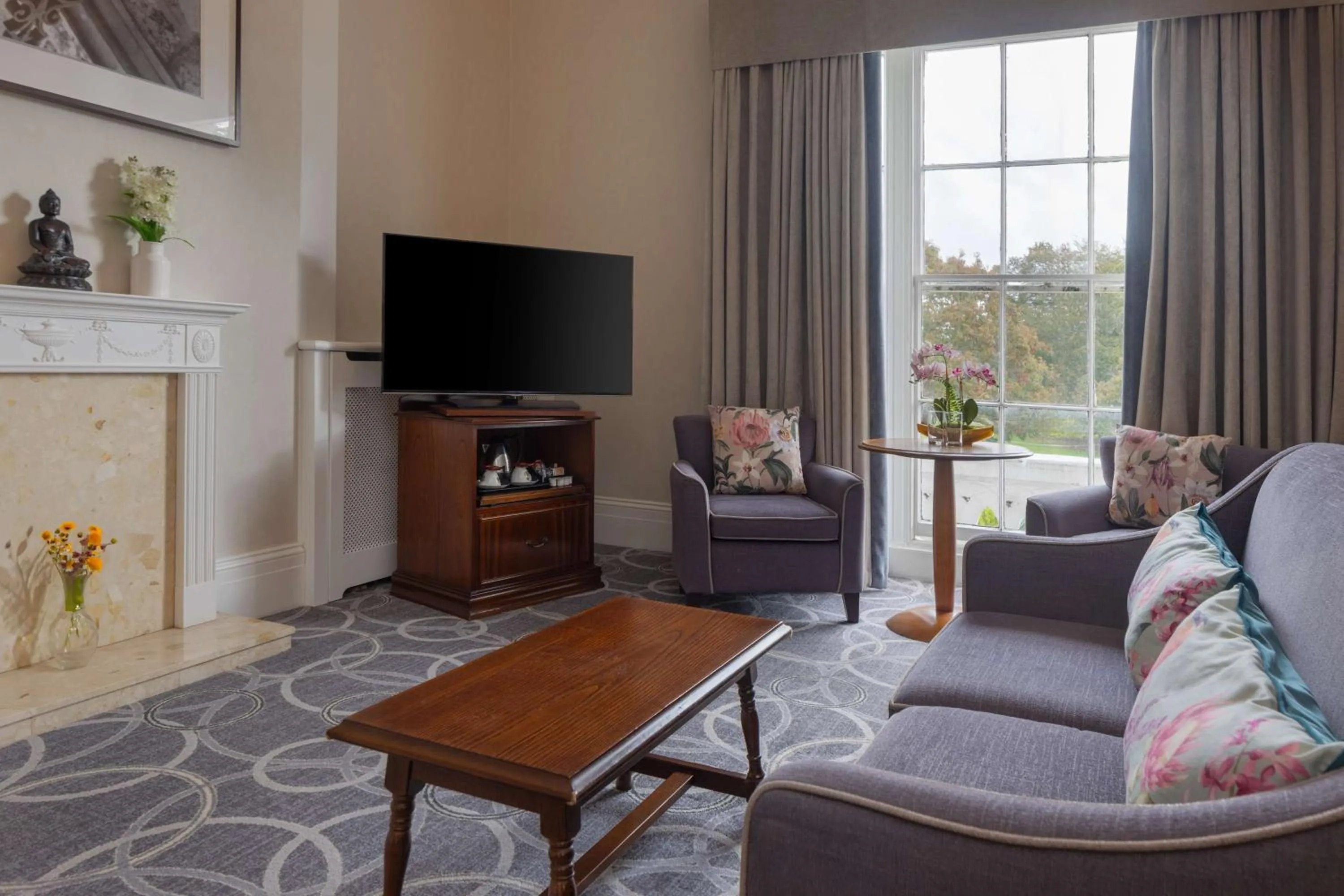 Living room in Hilton Puckrup Hall Hotel & Golf Club, Tewkesbury
