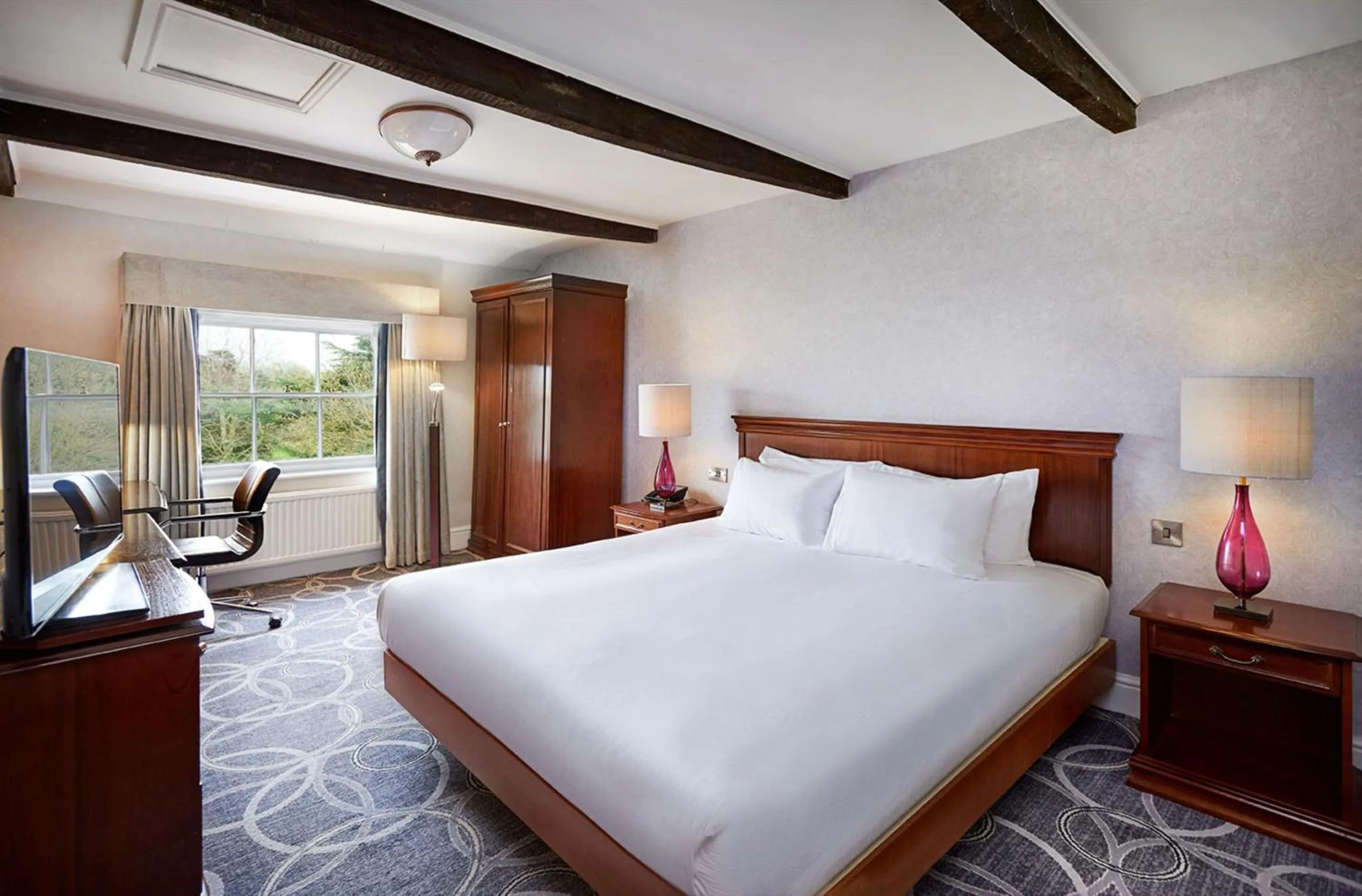 Bedroom, Bed in Hilton Puckrup Hall Hotel & Golf Club, Tewkesbury