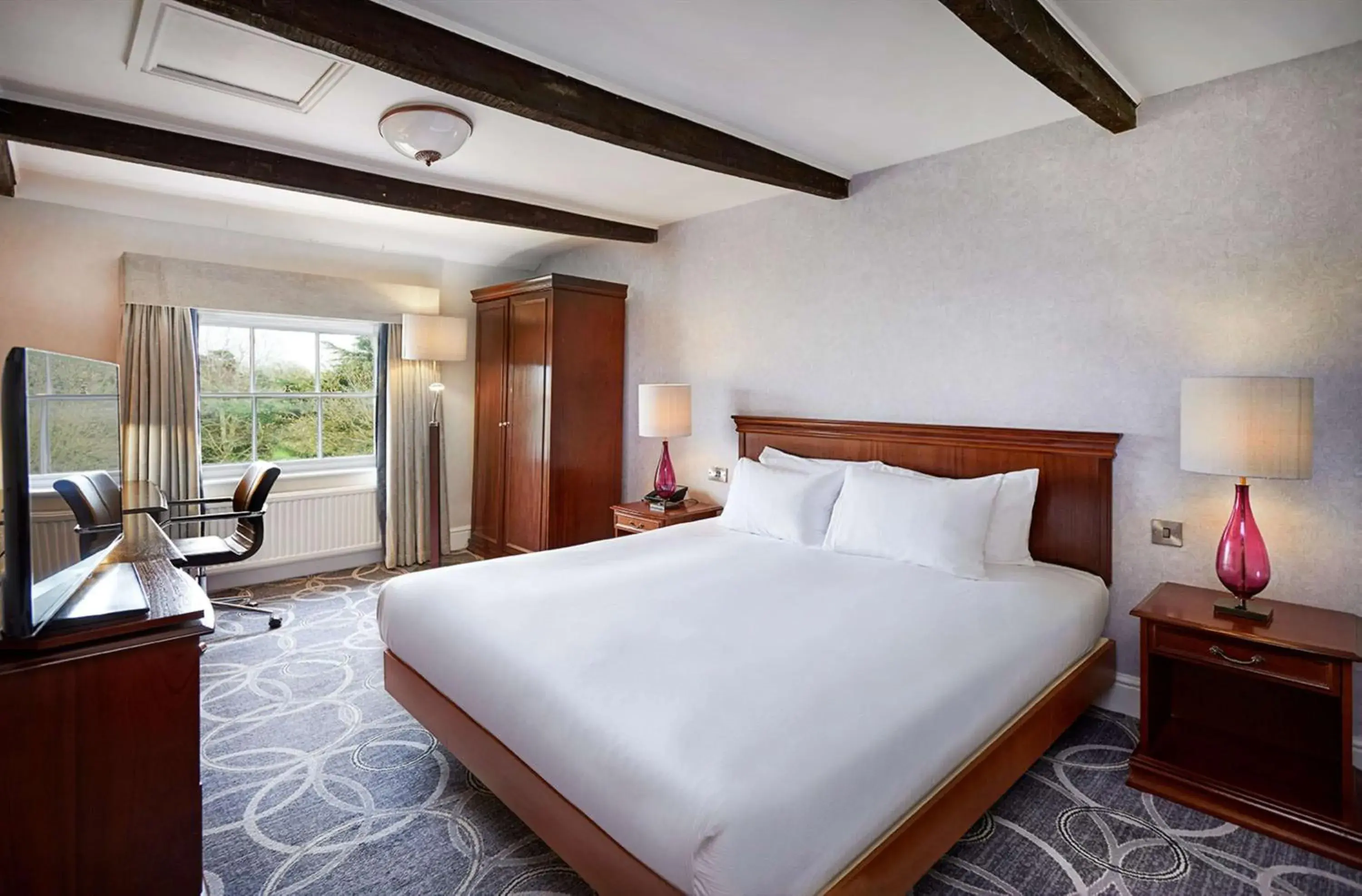 Bedroom, Bed in Hilton Puckrup Hall Hotel & Golf Club, Tewkesbury Bedroom, Bed in Hilton Puckrup Hall Hotel & Golf Club, Tewkesbury