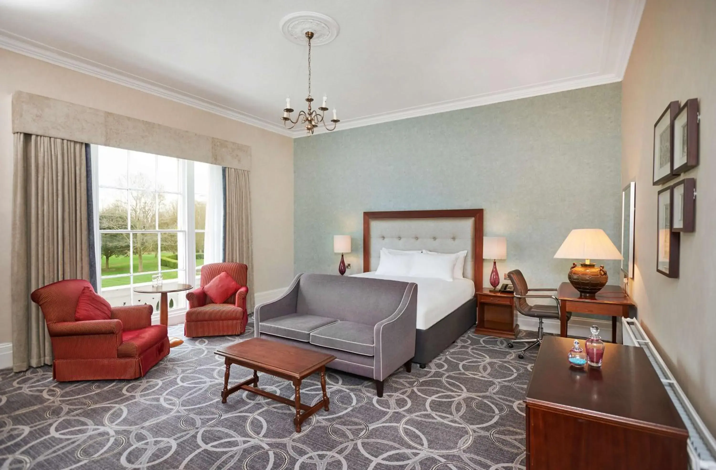 Bedroom, Bed in Hilton Puckrup Hall Hotel & Golf Club, Tewkesbury Bedroom, Bed in Hilton Puckrup Hall Hotel & Golf Club, Tewkesbury