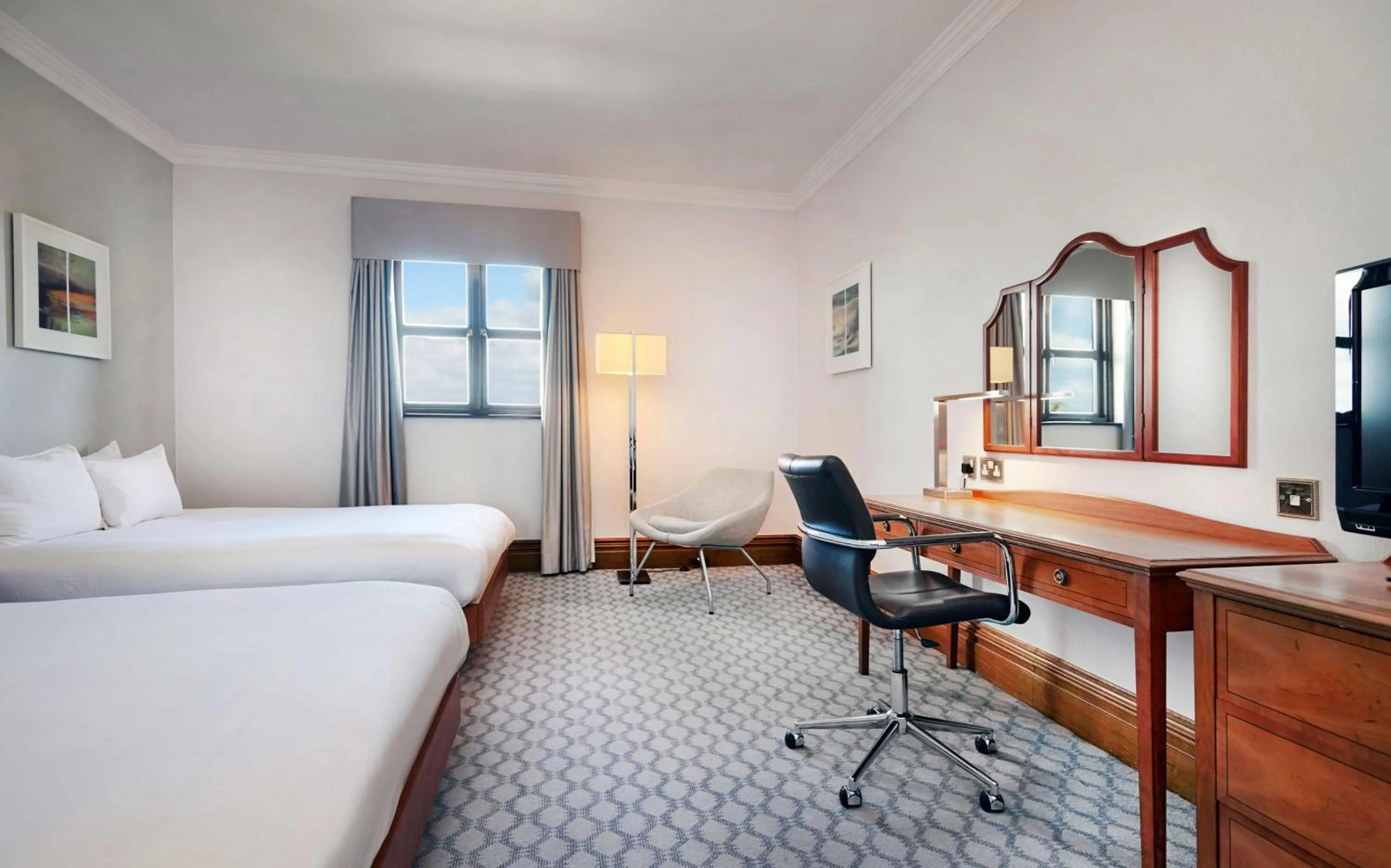 Bed in Hilton Puckrup Hall Hotel & Golf Club, Tewkesbury