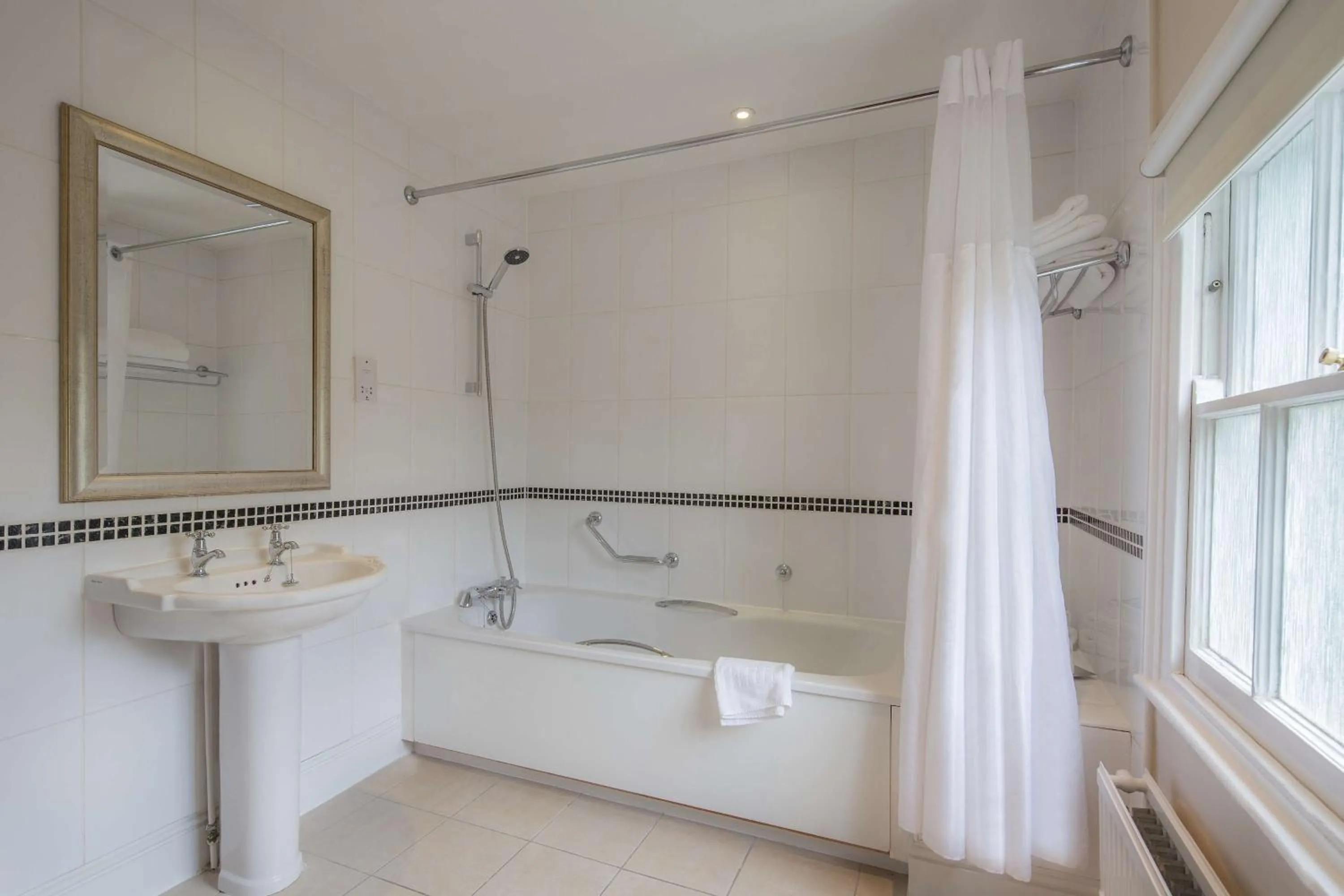 Bathroom in Hilton Puckrup Hall Hotel & Golf Club, Tewkesbury