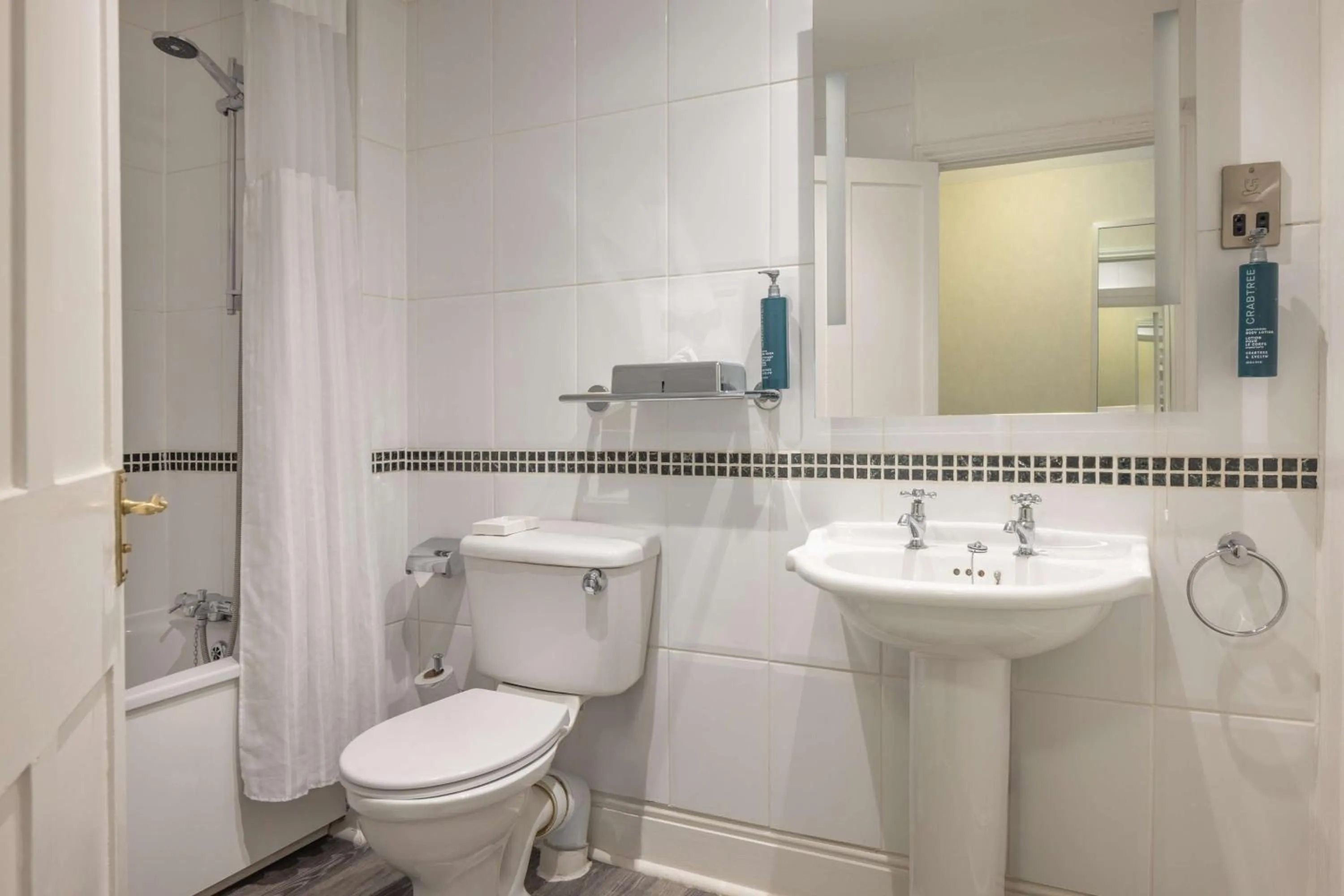 Bathroom in Hilton Puckrup Hall Hotel & Golf Club, Tewkesbury