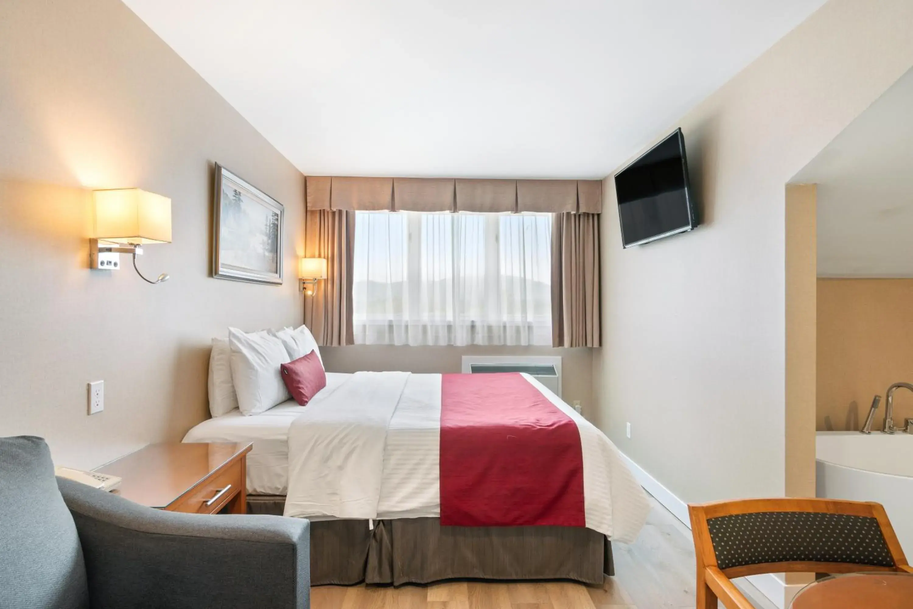 King Room - King Bed and Sofa Bed with Free Standing Bath in Hotel Bromont King Room - King Bed and Sofa Bed with Free Standing Bath in Hotel Bromont