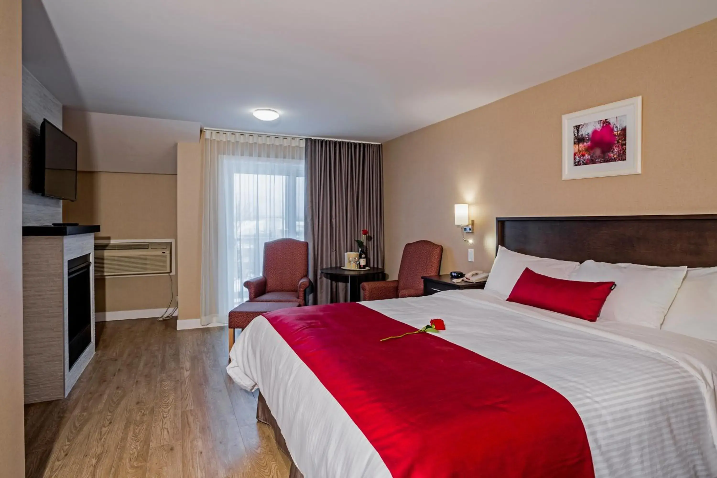 Senior Suite - 2 King Beds with Kitchenette, Fireplace and Wood floor in Hotel Bromont Senior Suite - 2 King Beds with Kitchenette, Fireplace and Wood floor in Hotel Bromont