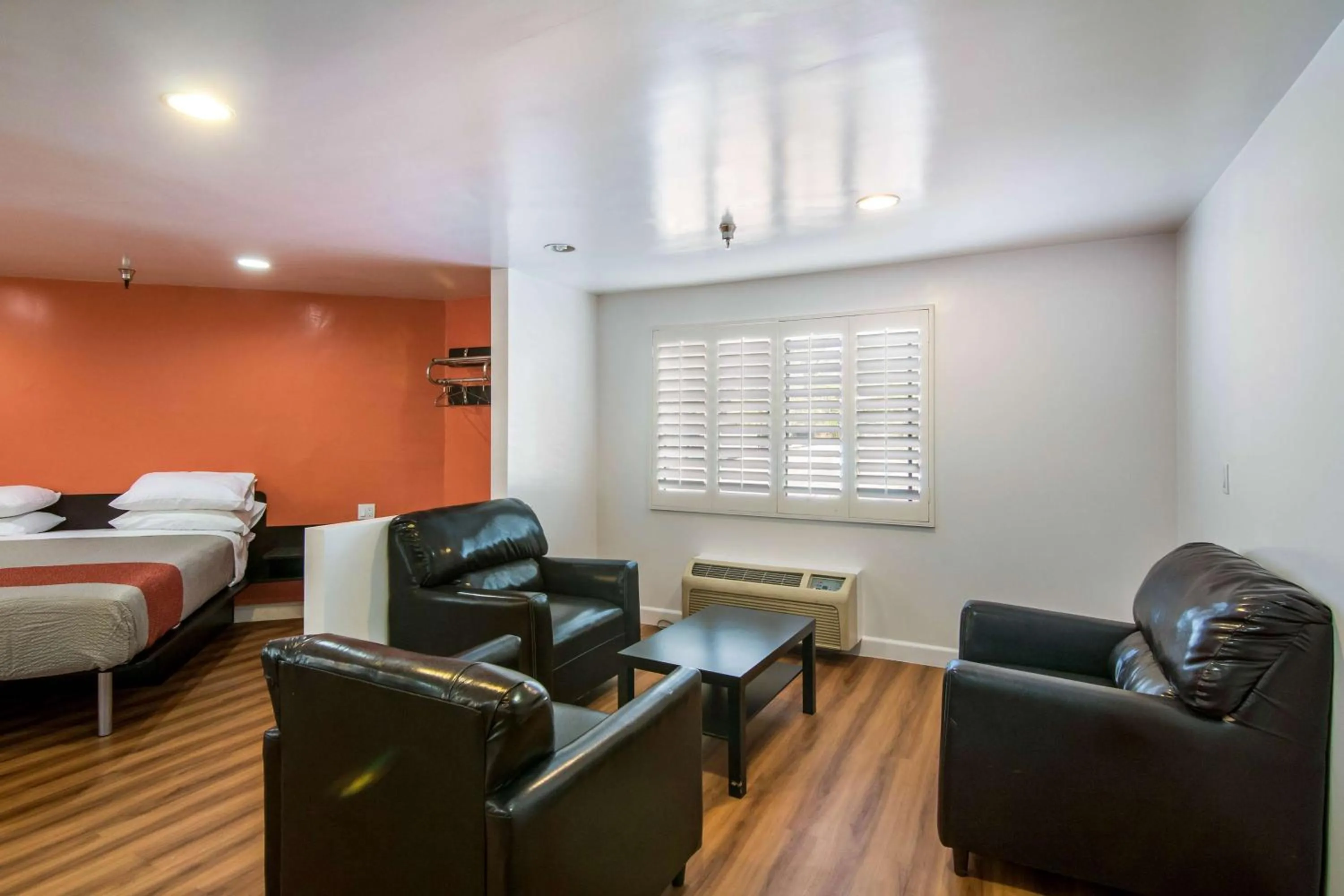 Photo of the whole room, Bed in Motel 6 Monterey Park