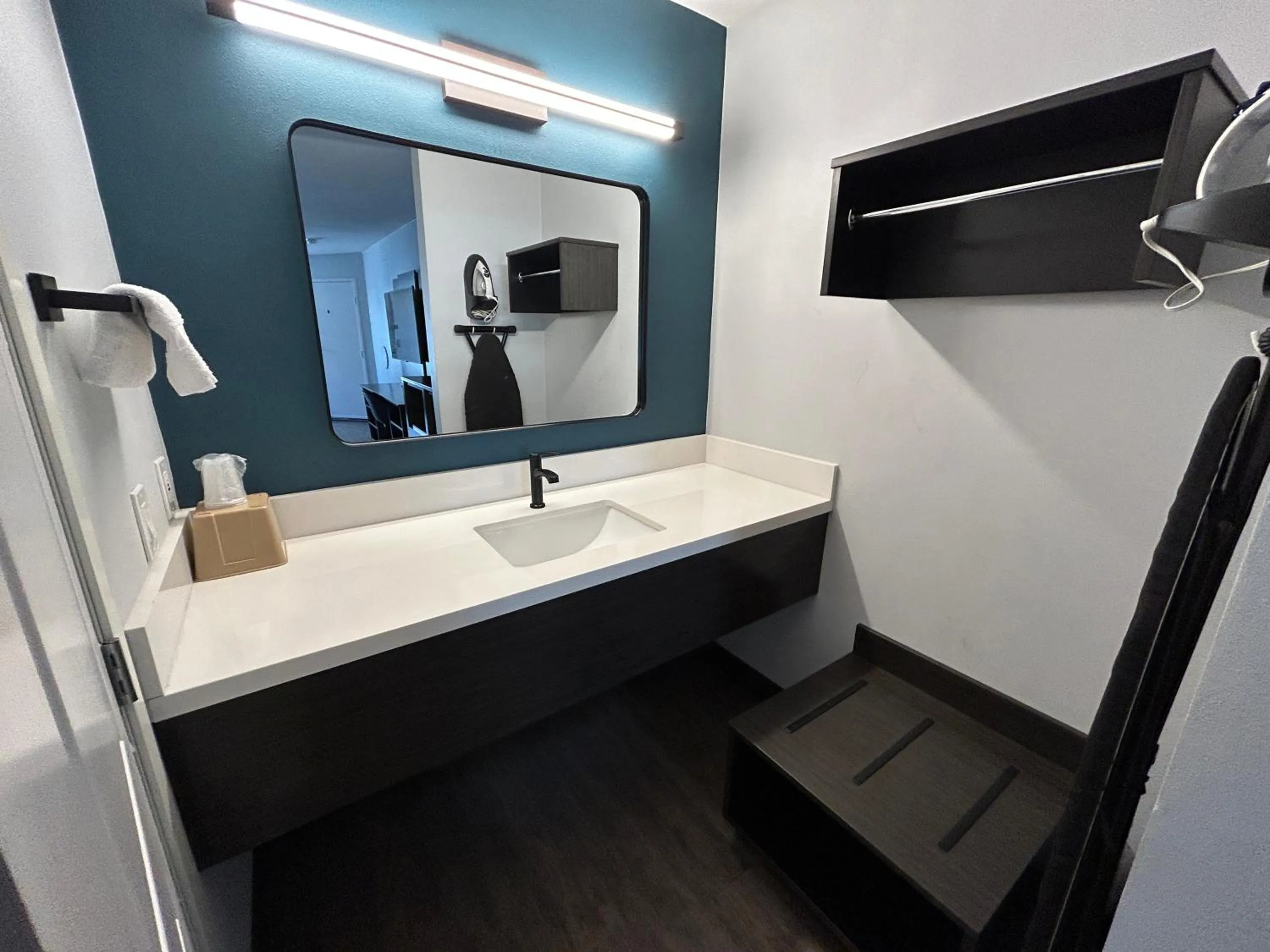 Studio 6 Suites Gardena, CA