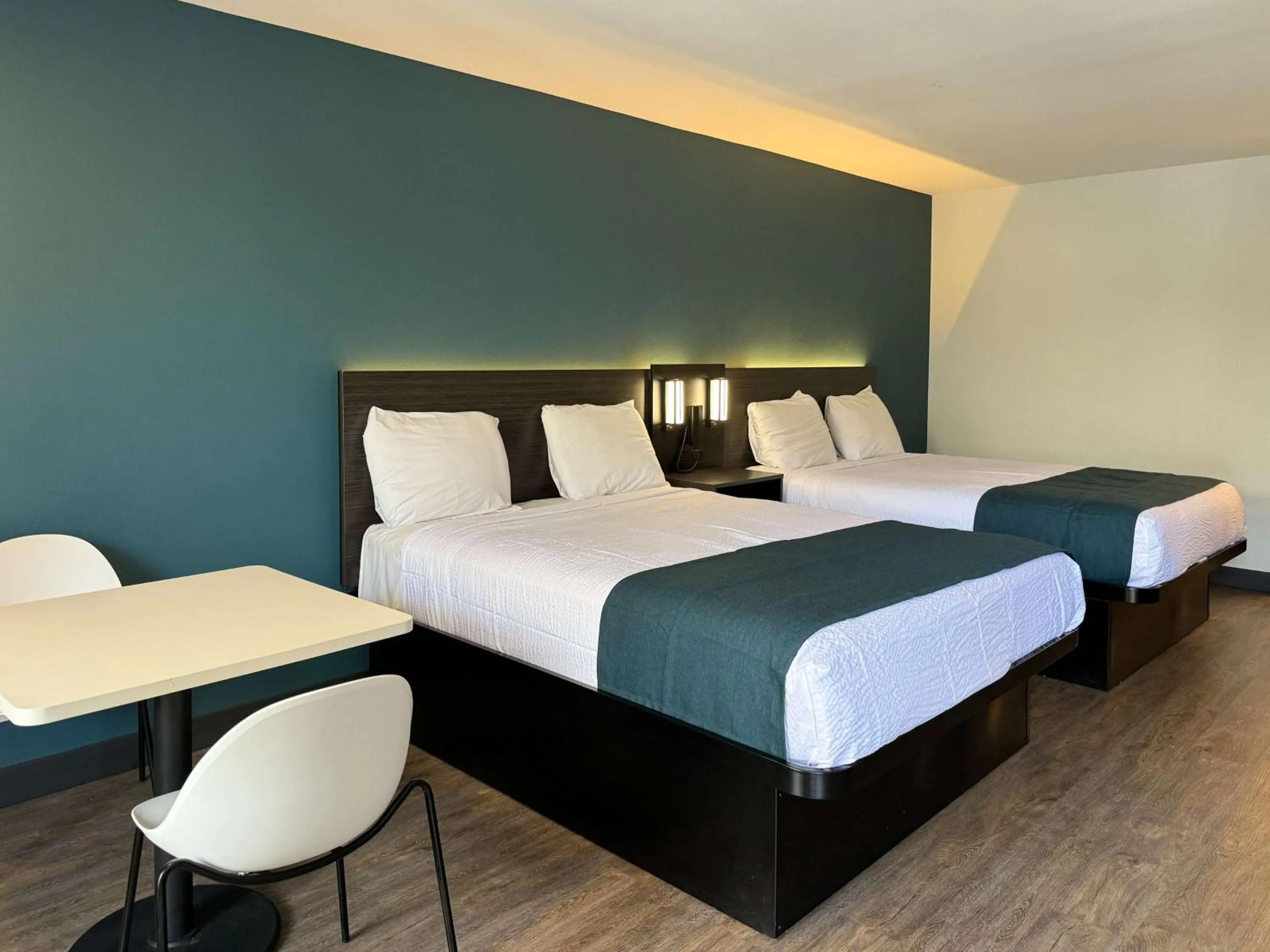 Bedroom, Bed in Studio 6 Suites Gardena, CA