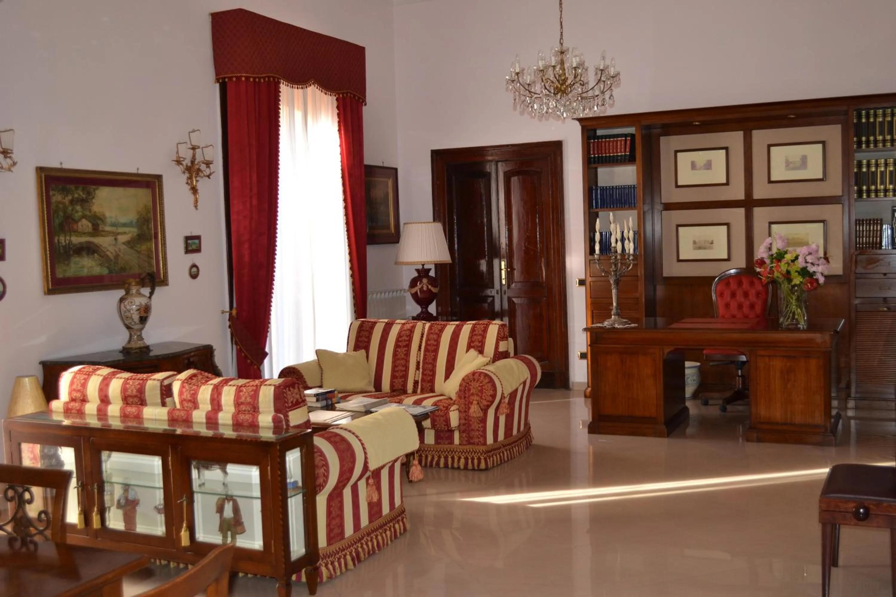 Communal lounge/ TV room in Dimora Real Maria
