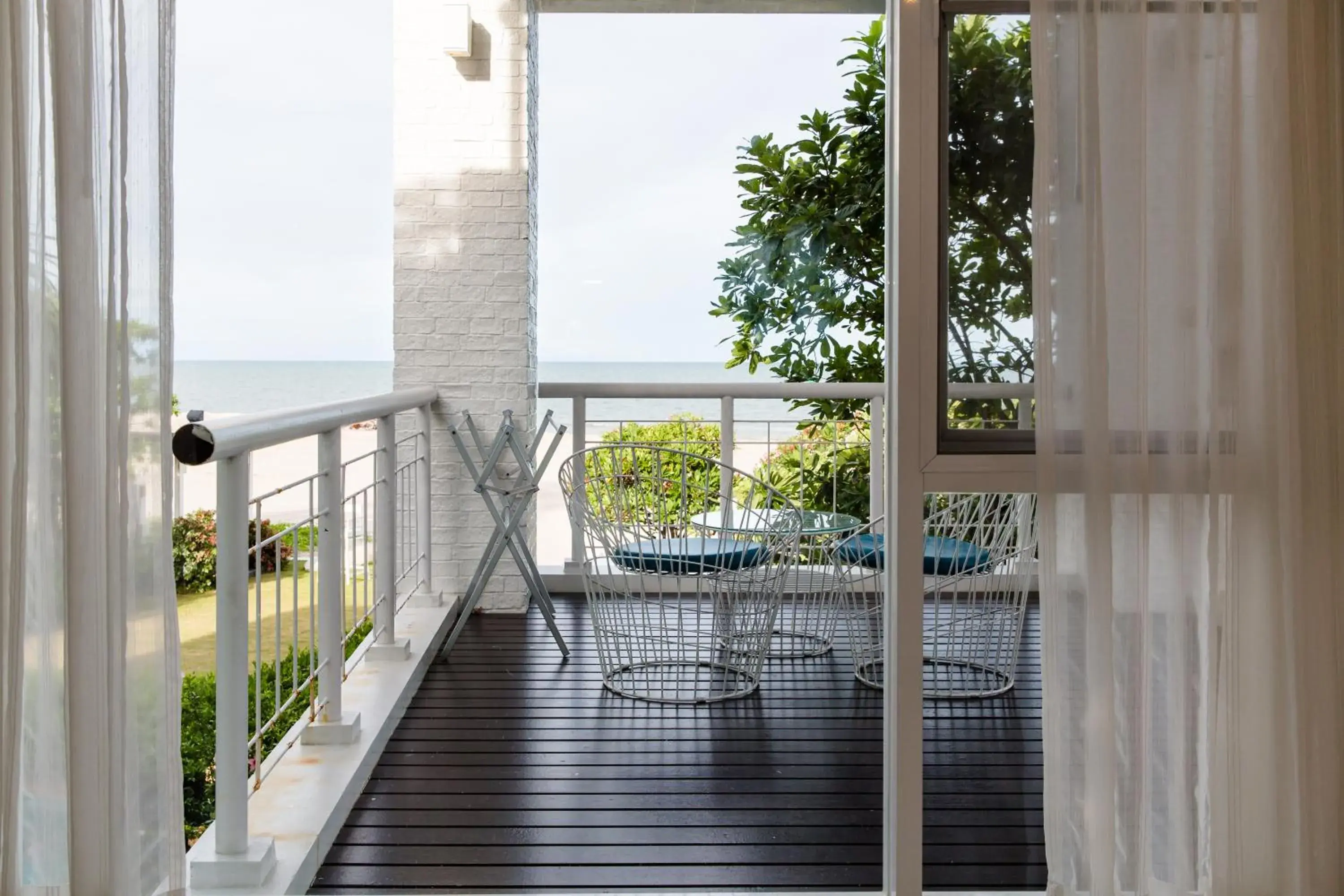 Sea Front Room in Verano Beach Villa Sea Front Room in Verano Beach Villa