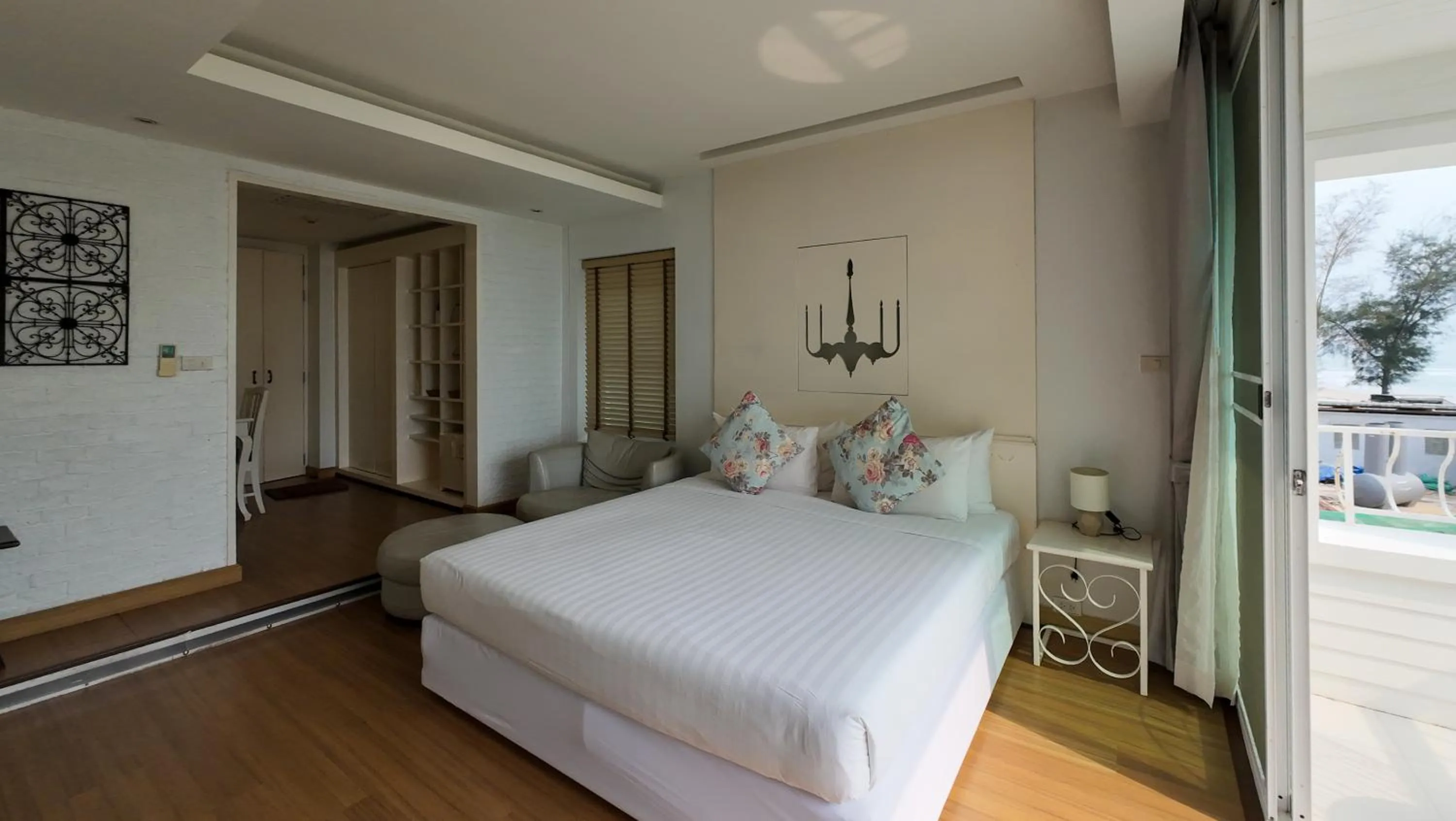 Bed in Verano Beach Villa