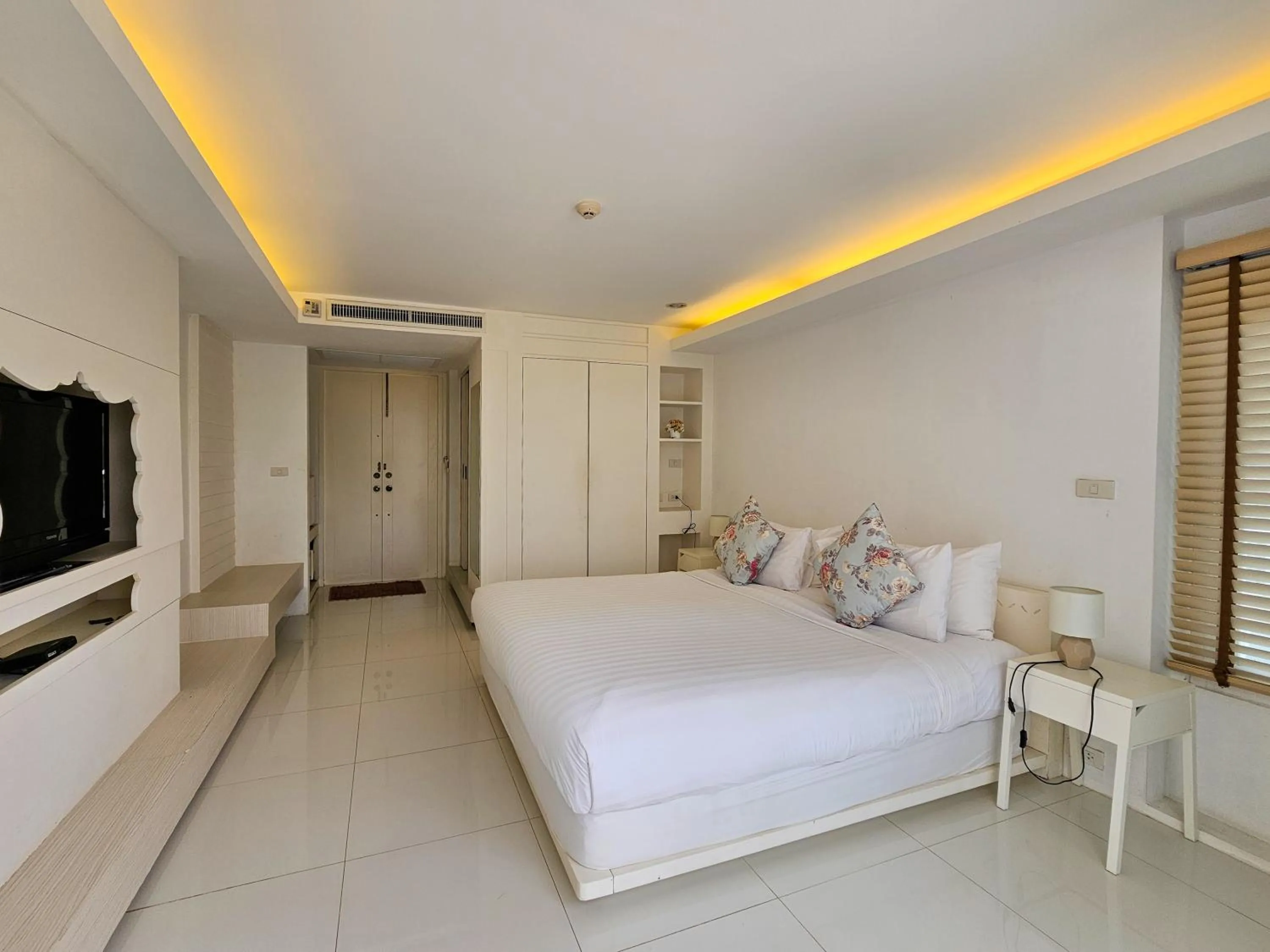 Bed in Verano Beach Villa