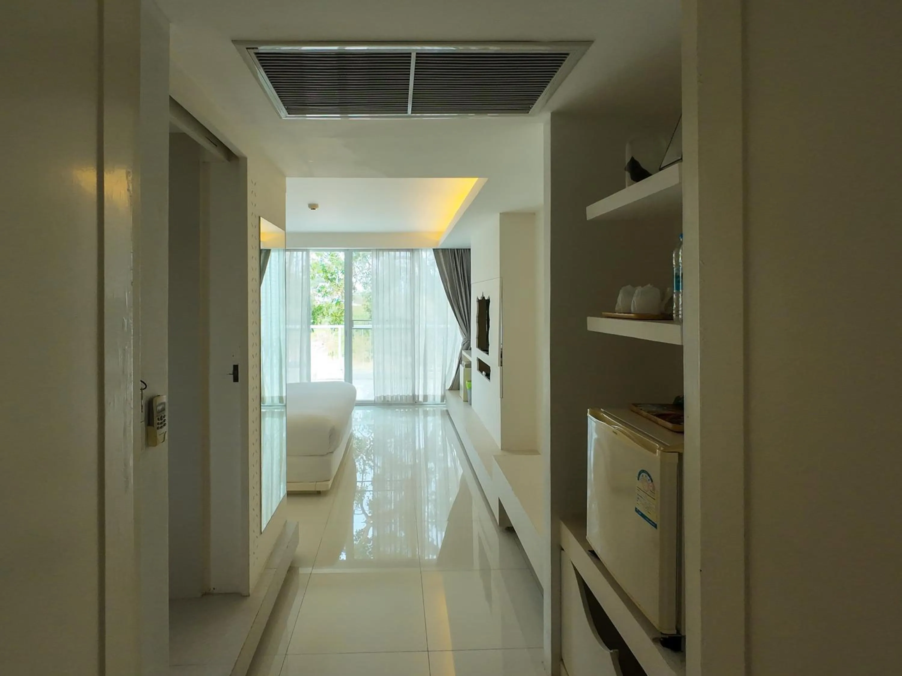 Photo of the whole room in Verano Beach Villa