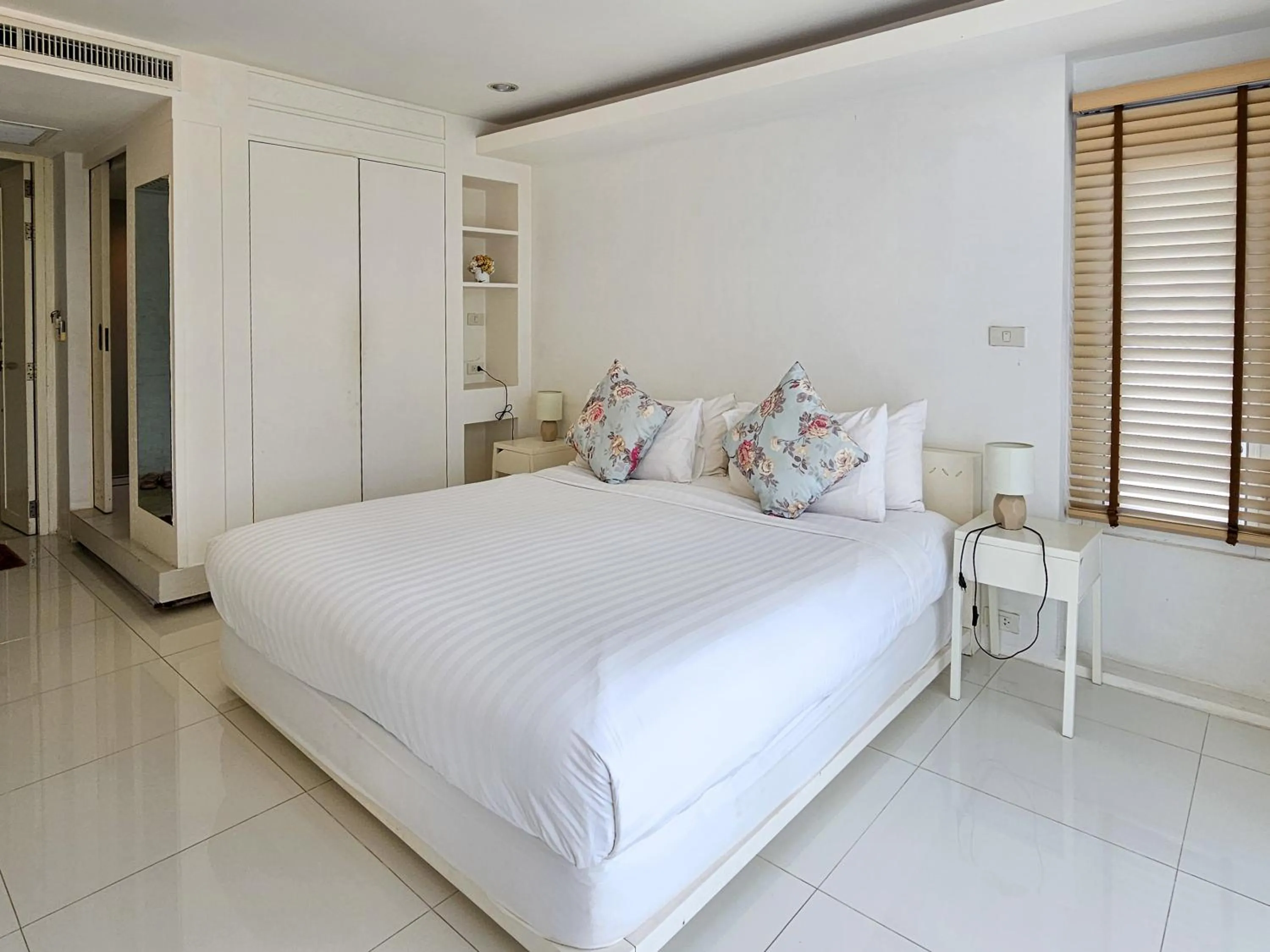 Bed in Verano Beach Villa