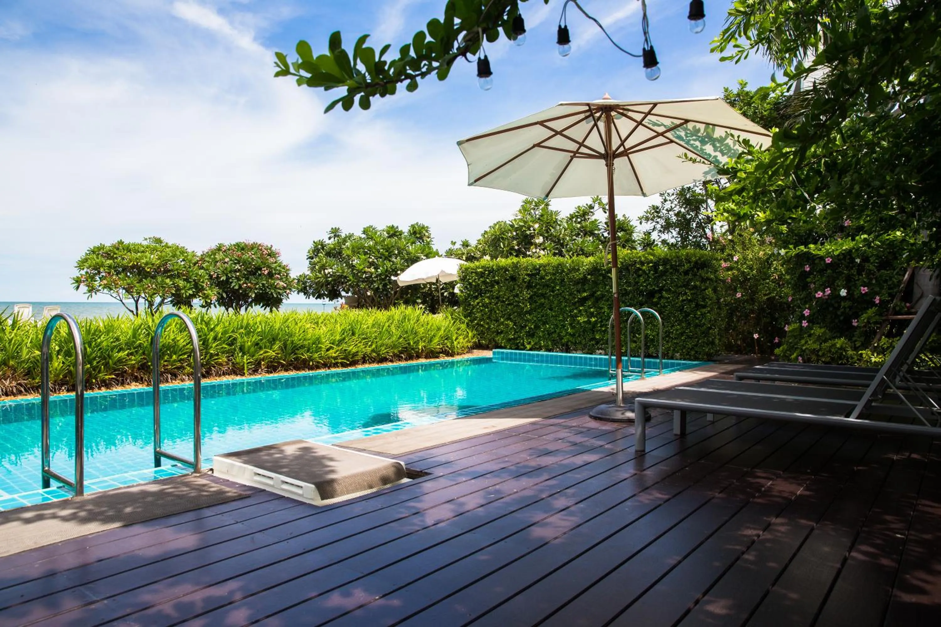 Swimming pool in Verano Beach Villa