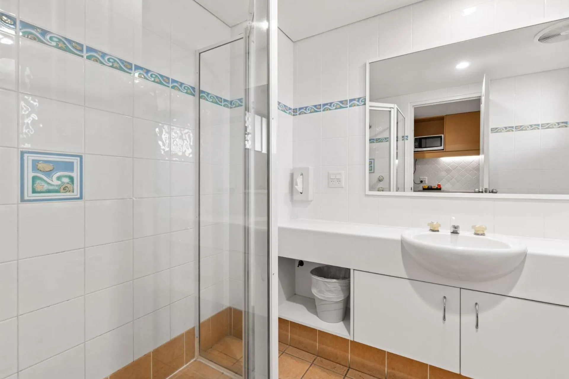 Shower in Macquarie Barracks Motor Inn