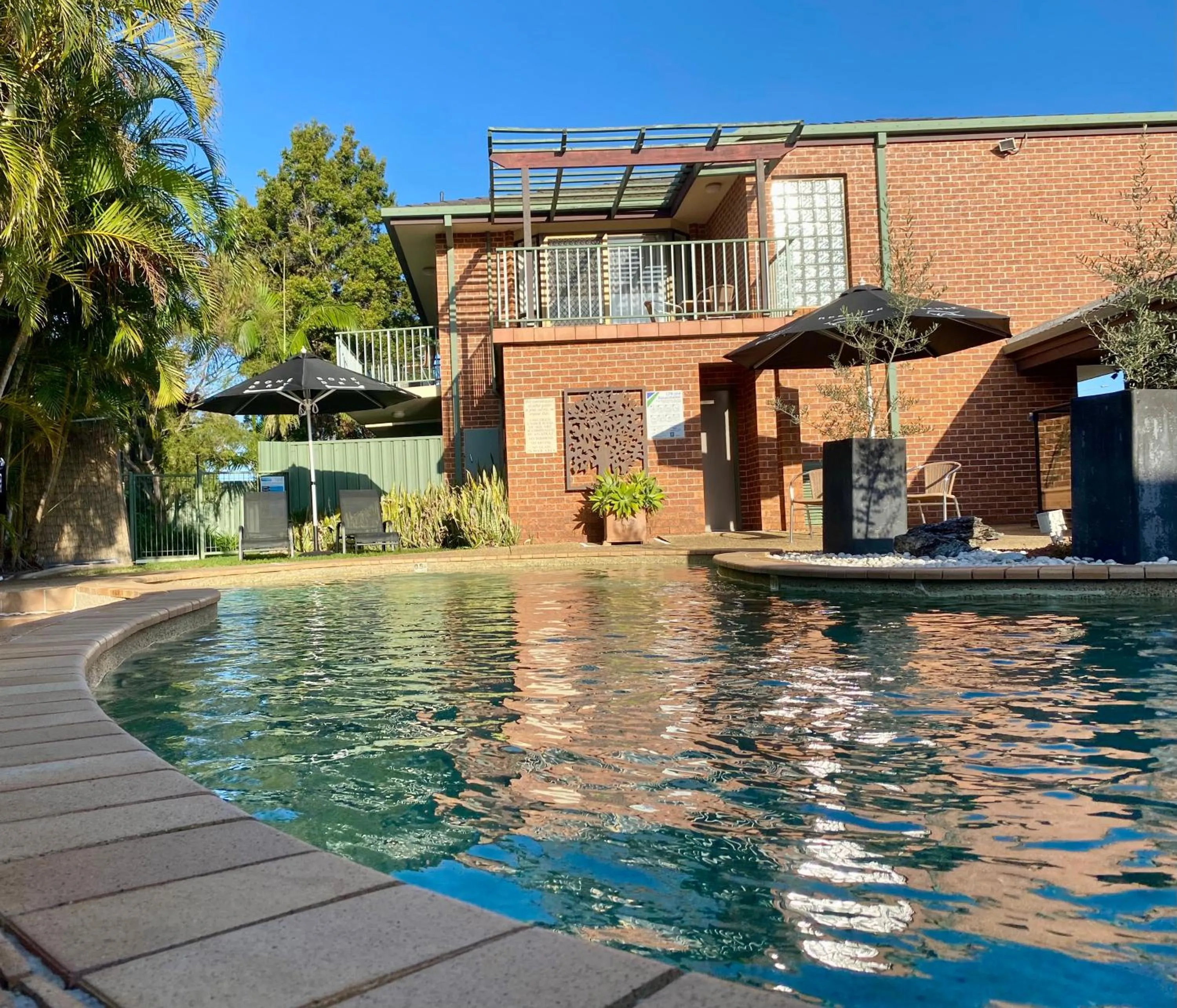 Swimming pool in Macquarie Barracks Motor Inn