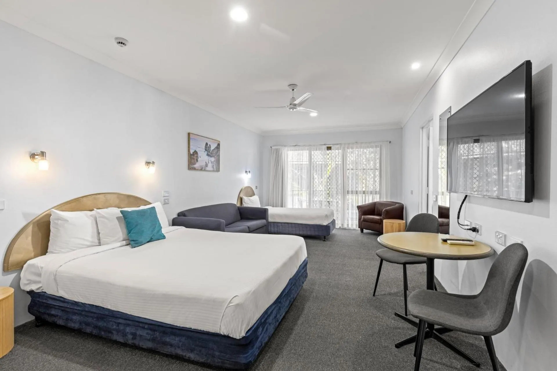 TV and multimedia, Bed in Macquarie Barracks Motor Inn