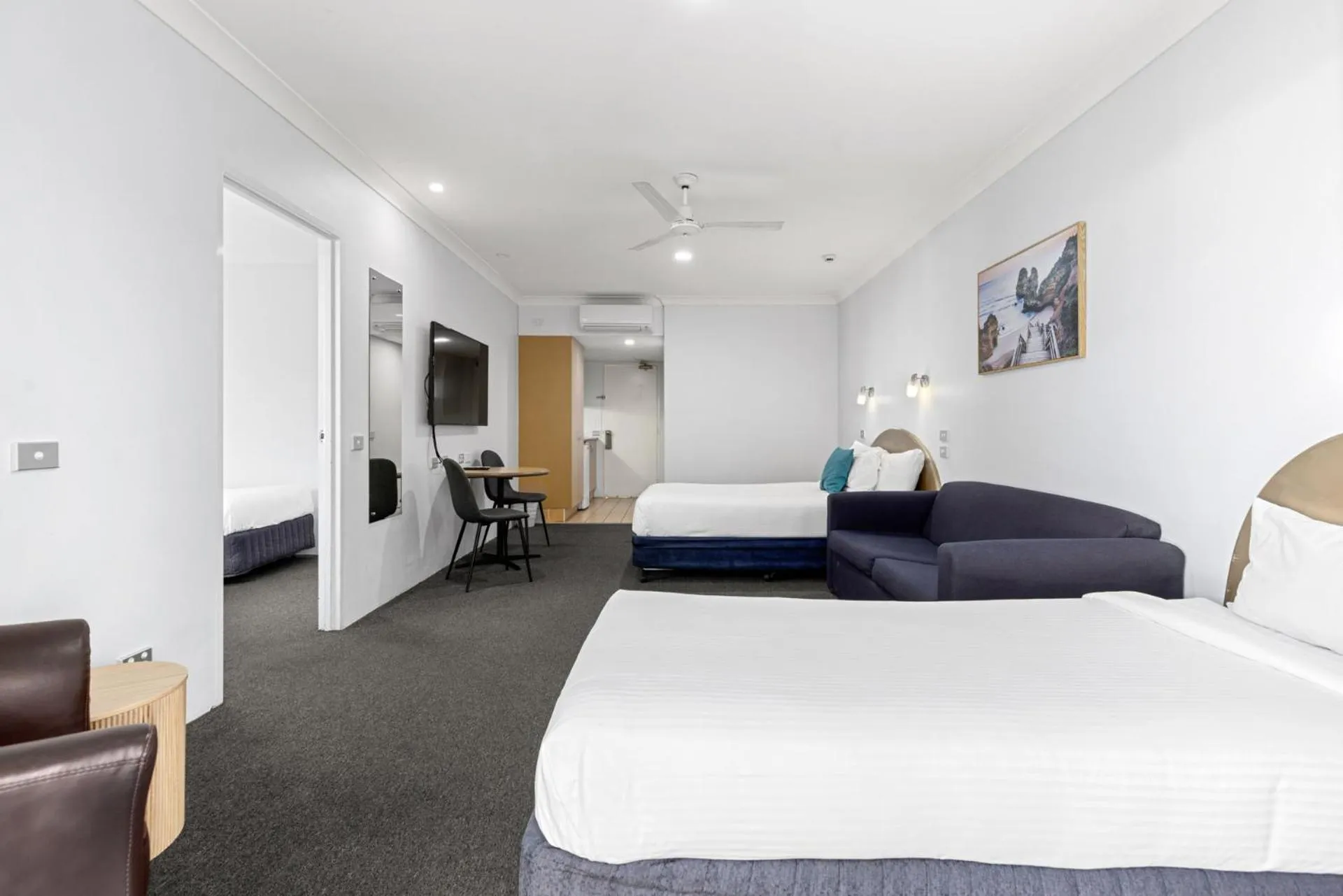 Photo of the whole room, Bed in Macquarie Barracks Motor Inn