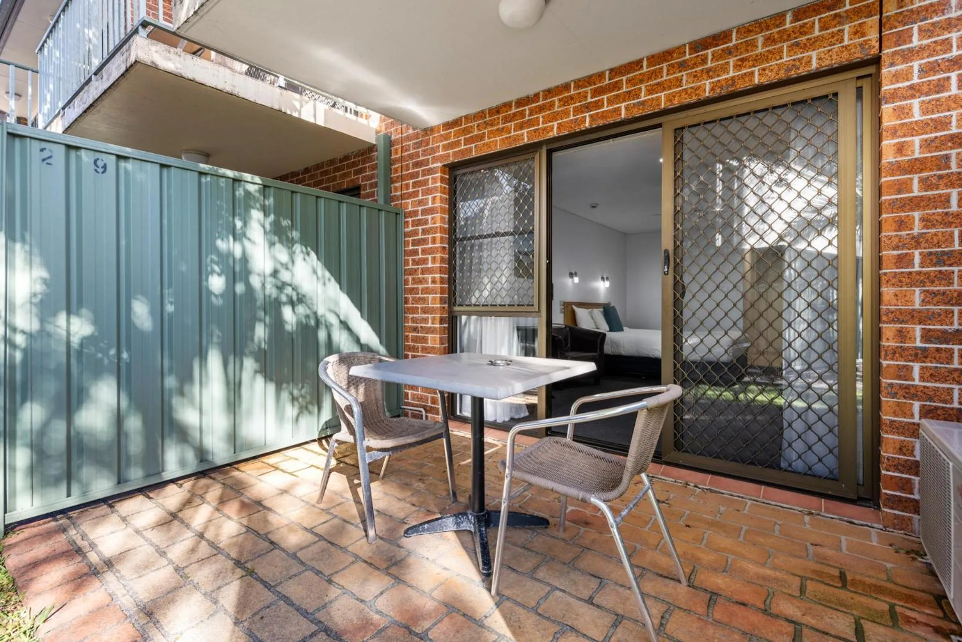 Patio in Macquarie Barracks Motor Inn