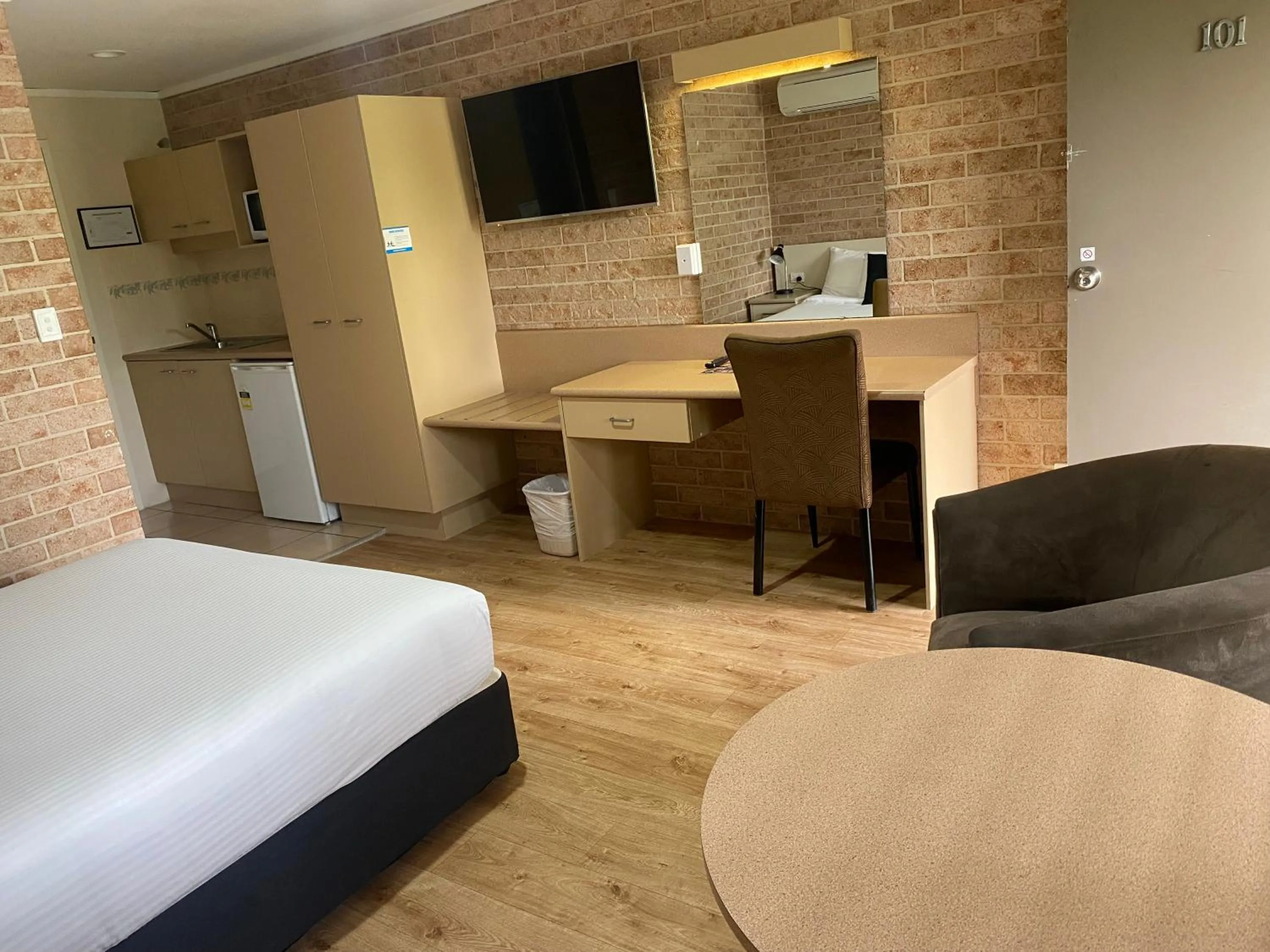 Bedroom, Bed in Macquarie Barracks Motor Inn