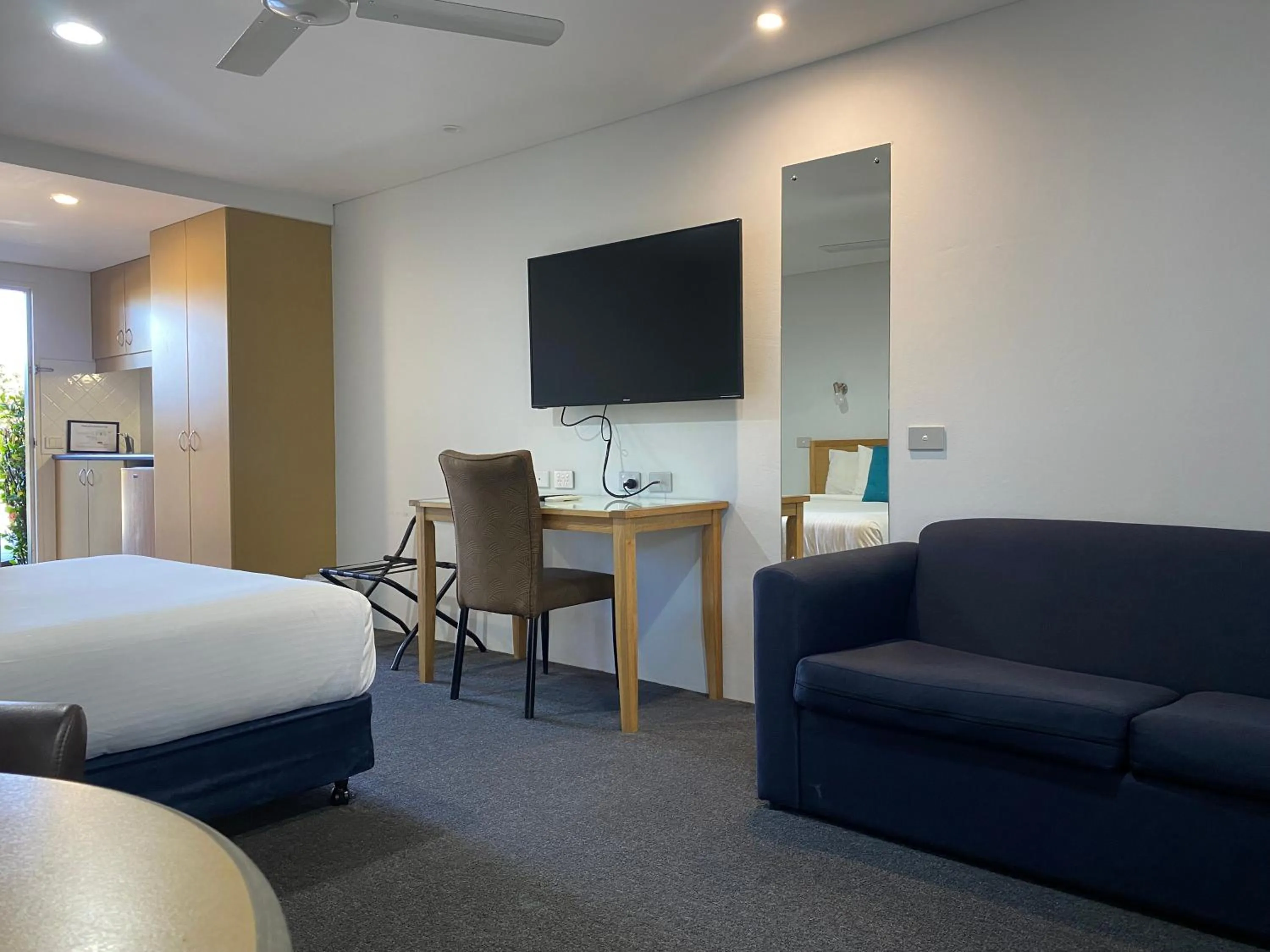 Bed in Macquarie Barracks Motor Inn